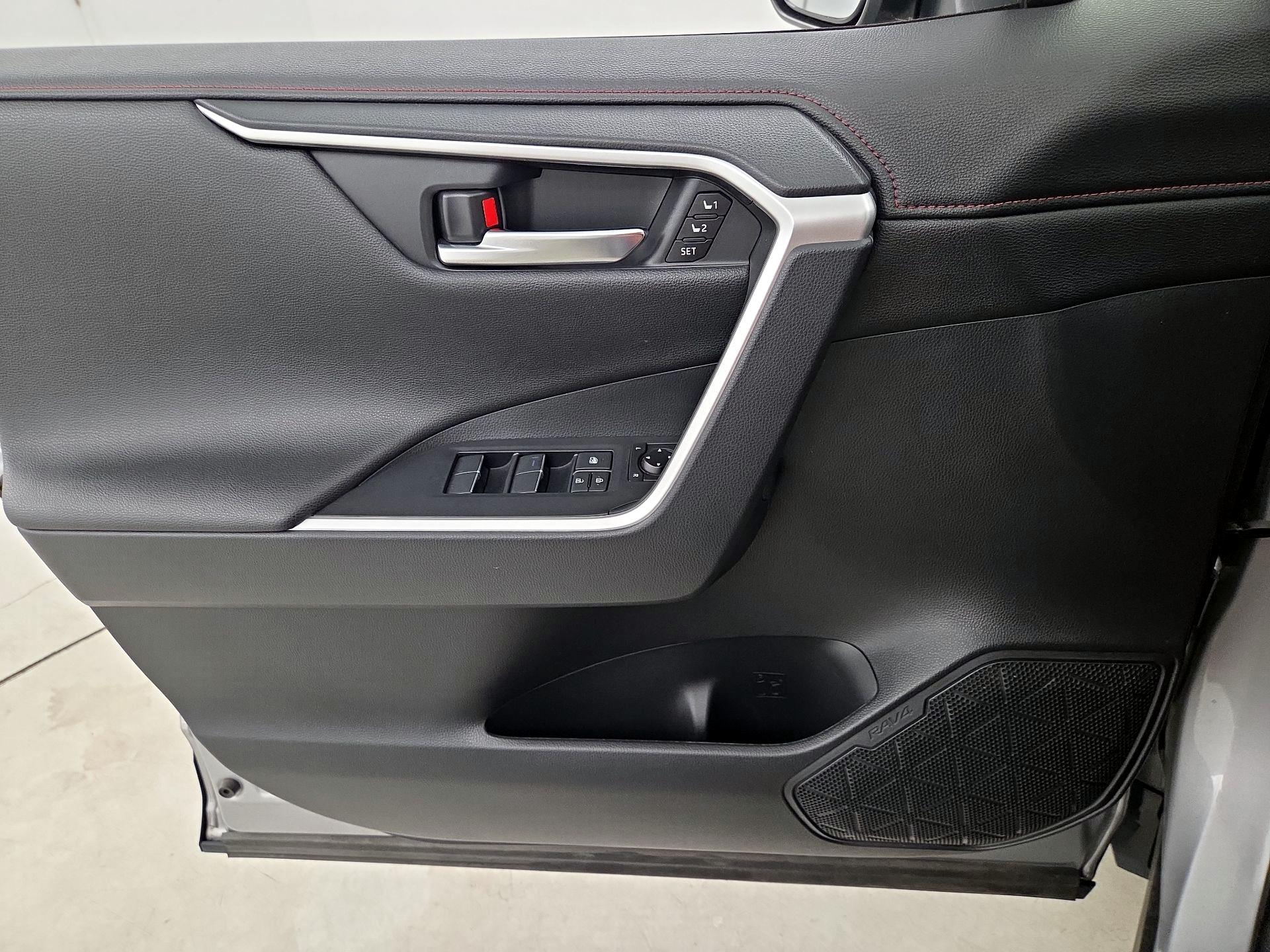 Thumbnail: 2021 Toyota RAV4 - 12