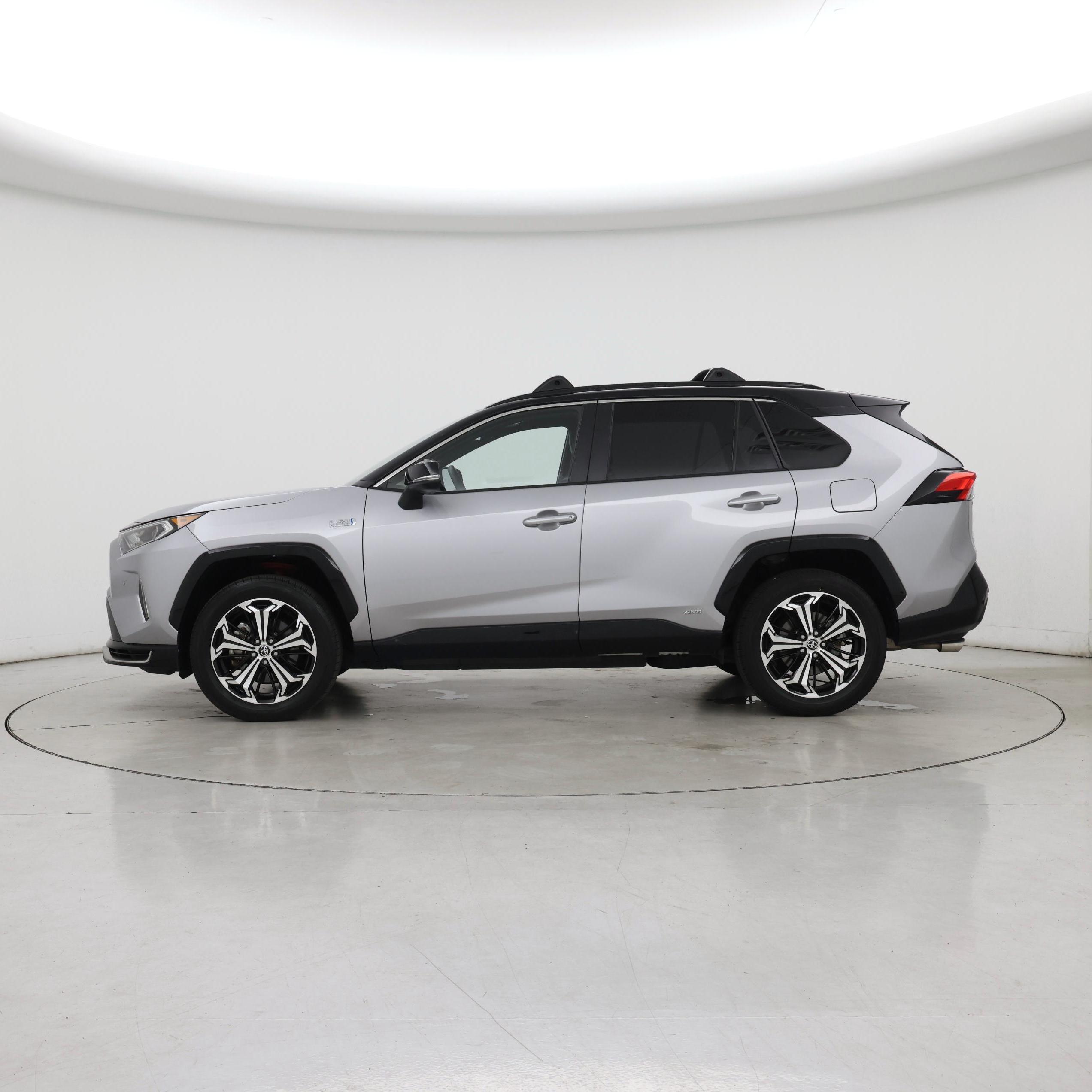 Thumbnail: 2021 Toyota RAV4 - 3