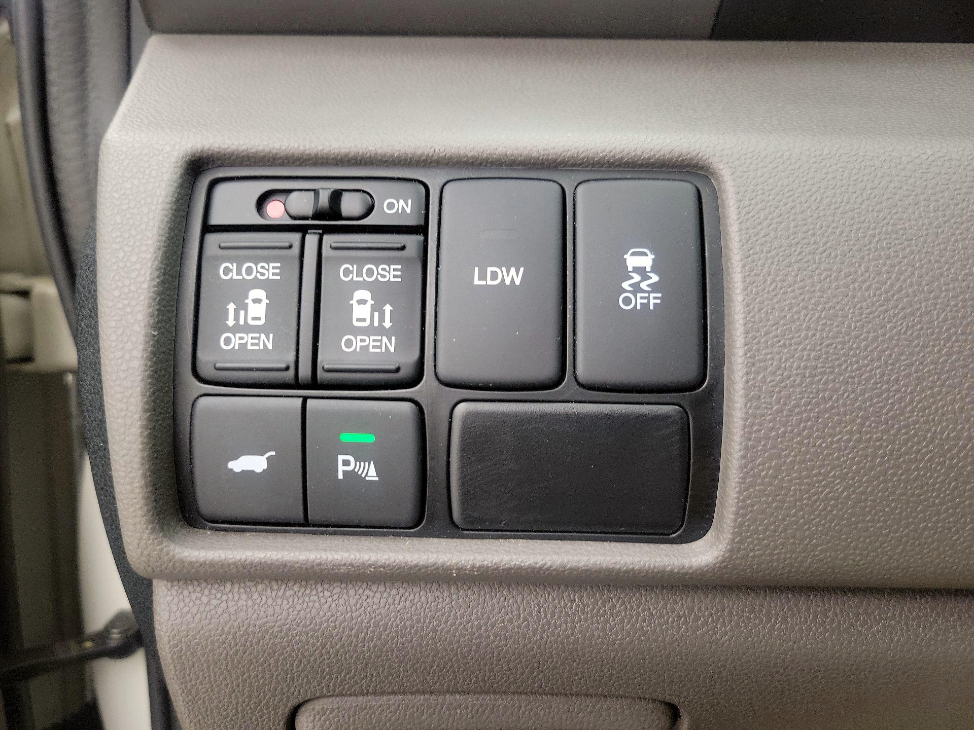 Thumbnail: 2016 Honda Odyssey - 13