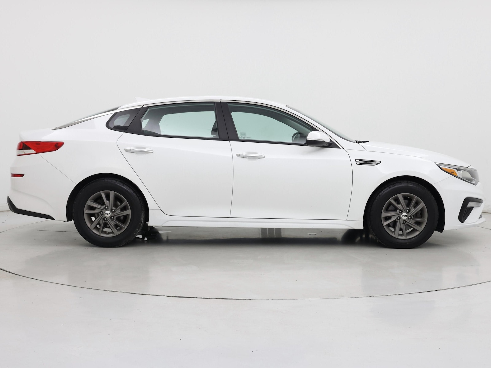 2020 Kia Optima LX - Photo 8