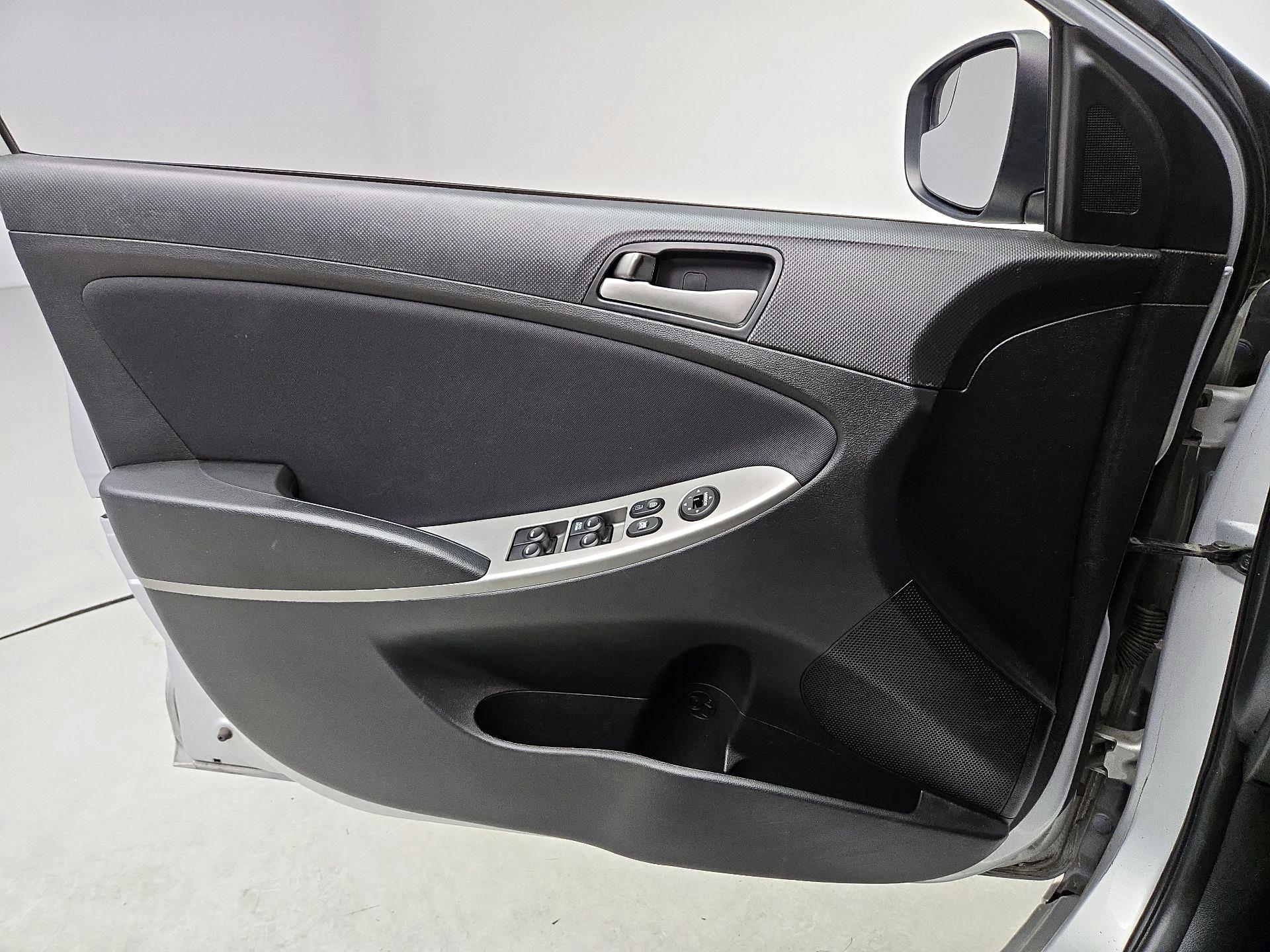 Thumbnail: 2016 Hyundai Accent - 12