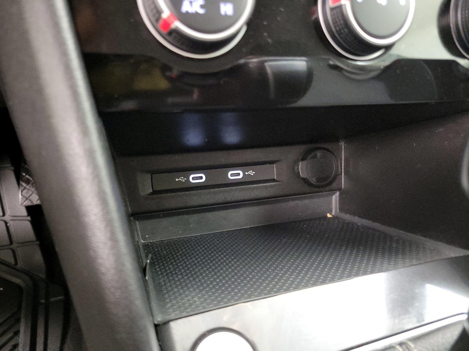 2024 Volkswagen Taos S - Photo 19