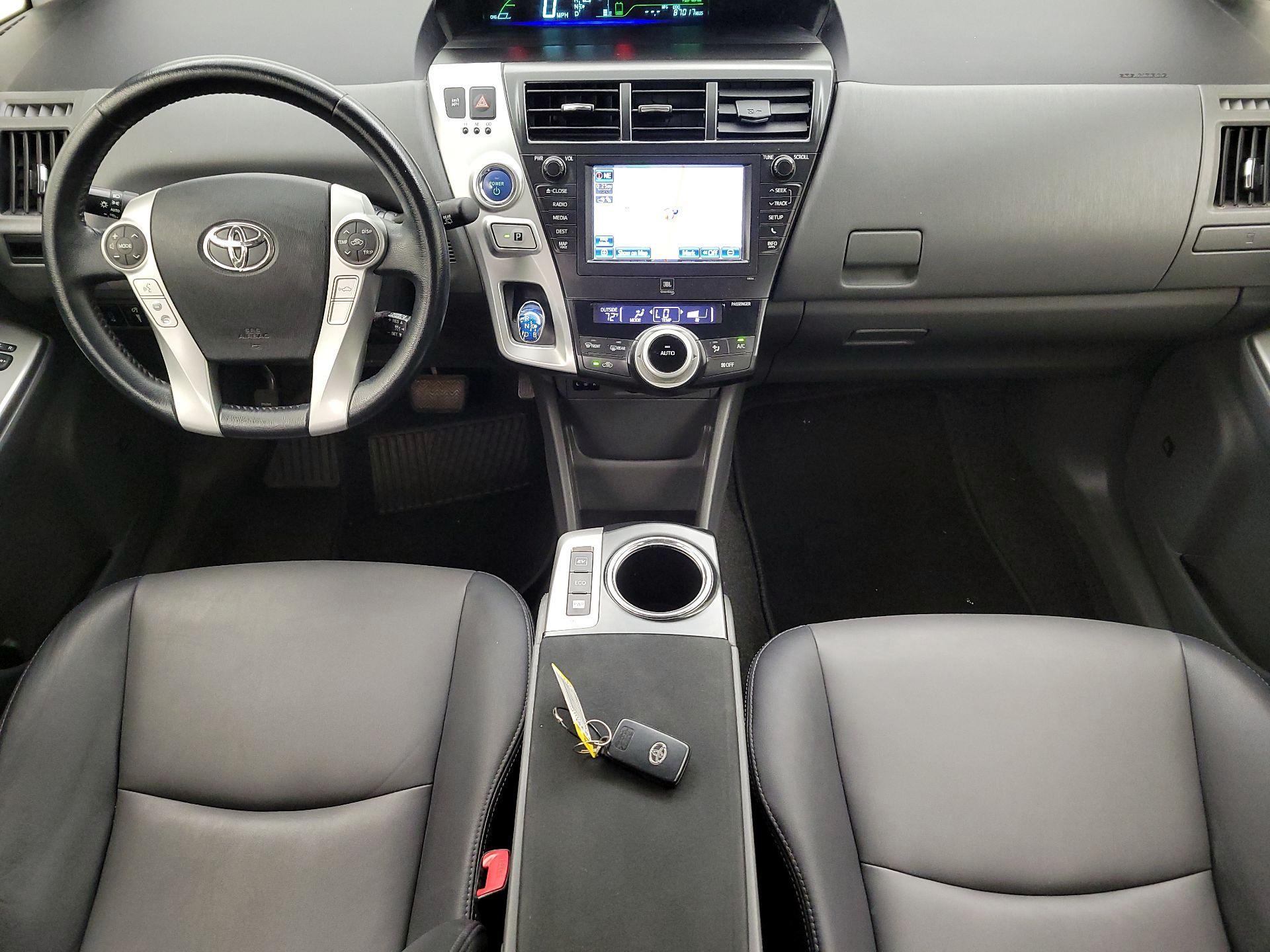 Thumbnail: 2014 Toyota Prius v - 9