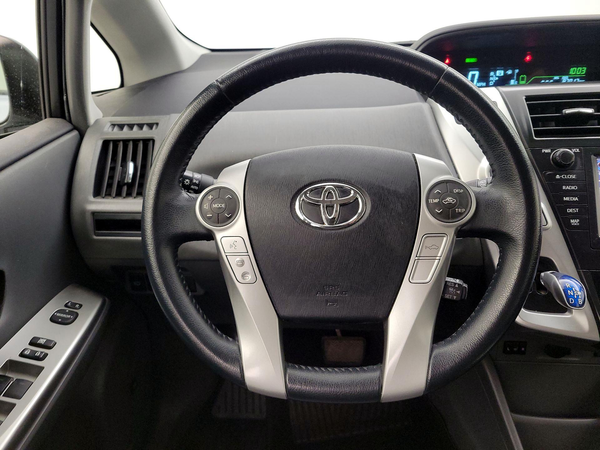 Thumbnail: 2014 Toyota Prius v - 10