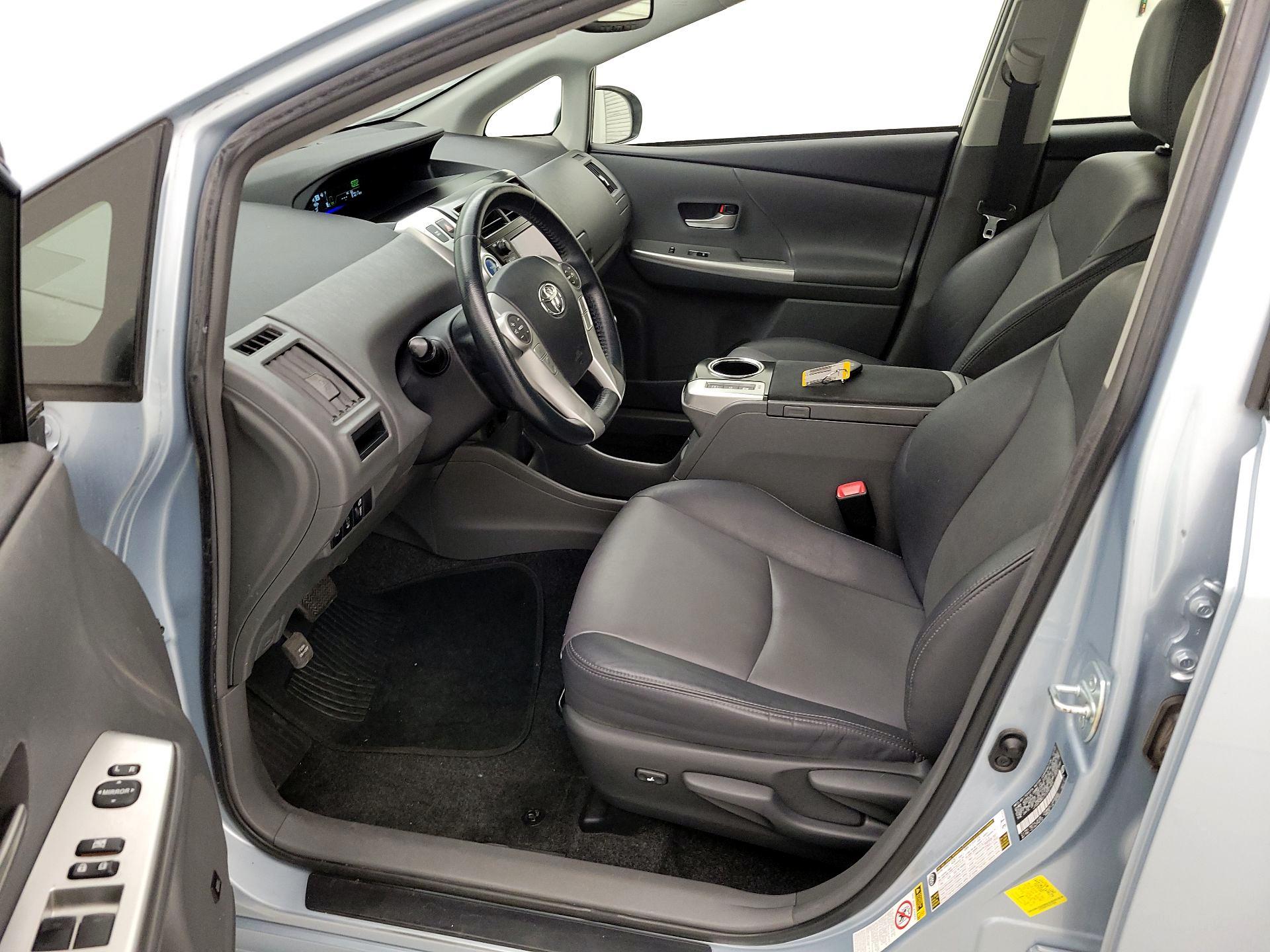 Thumbnail: 2014 Toyota Prius v - 11