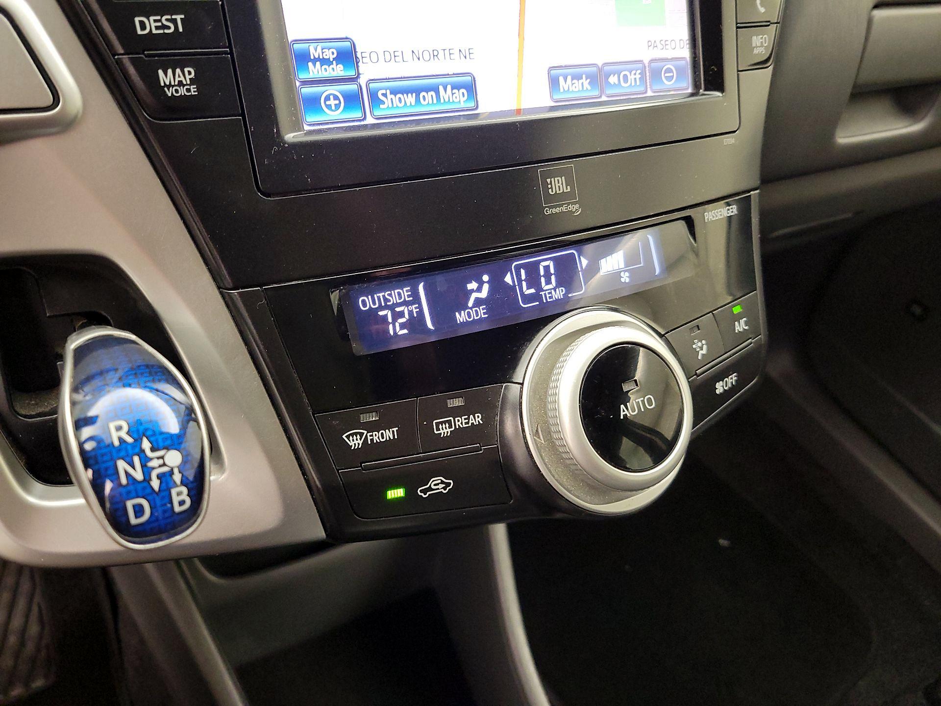Thumbnail: 2014 Toyota Prius v - 14