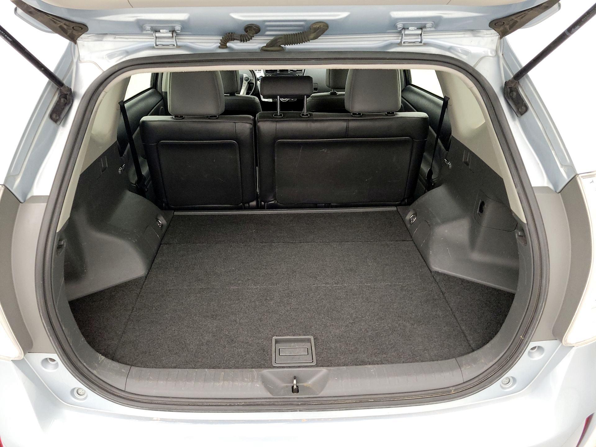 Thumbnail: 2014 Toyota Prius v - 16