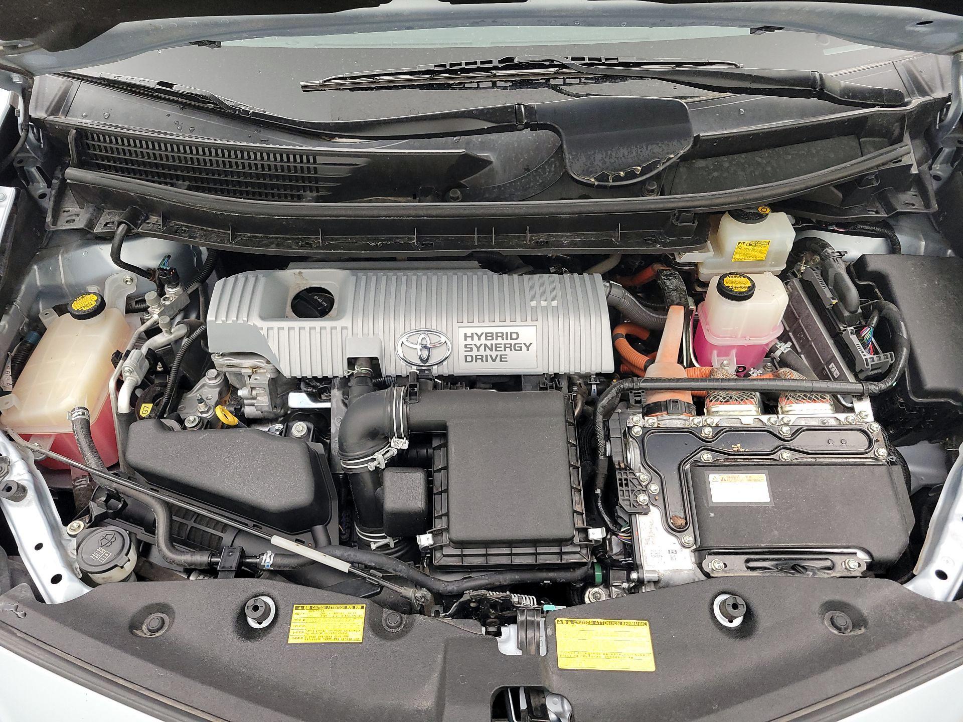 Thumbnail: 2014 Toyota Prius v - 17