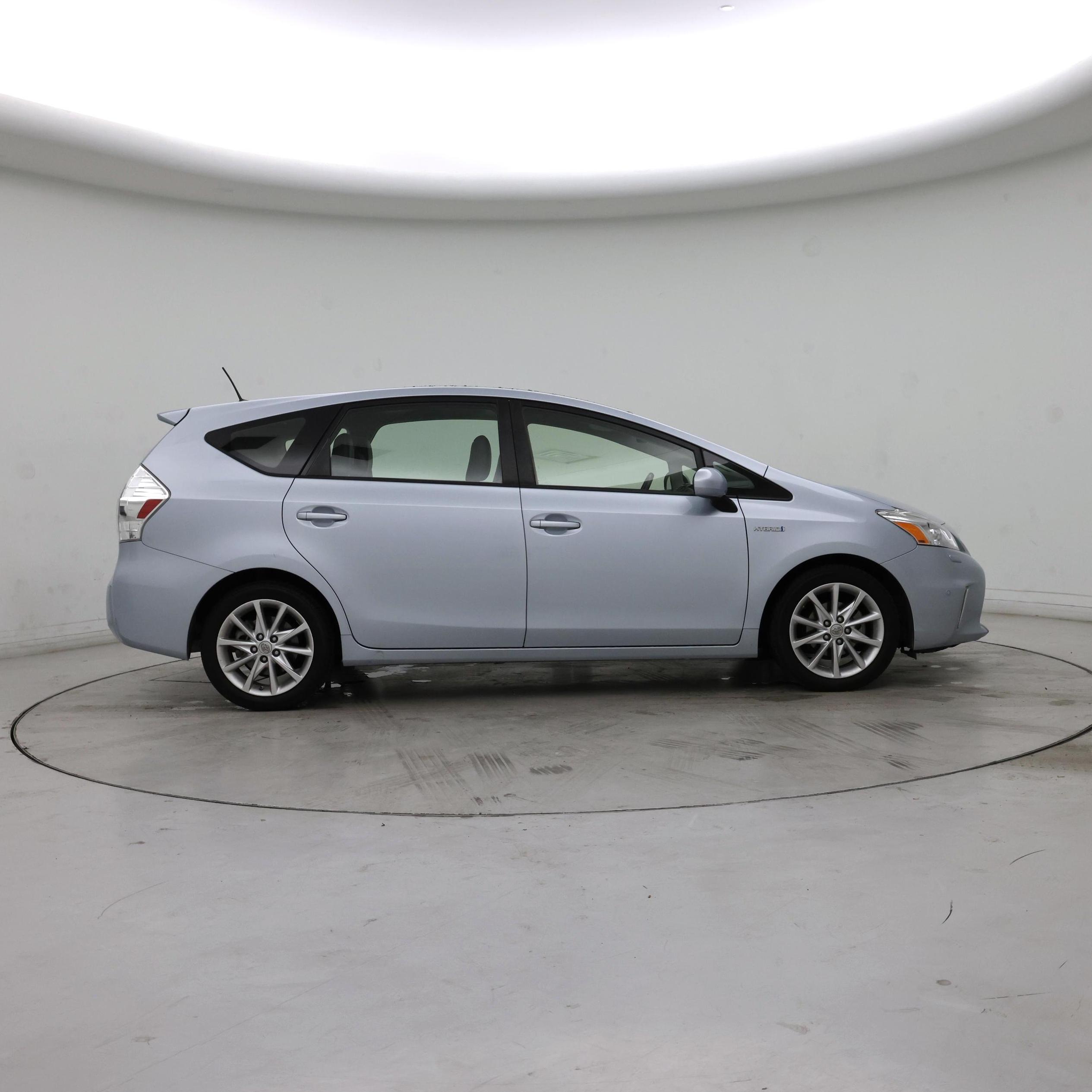 Thumbnail: 2014 Toyota Prius v - 7