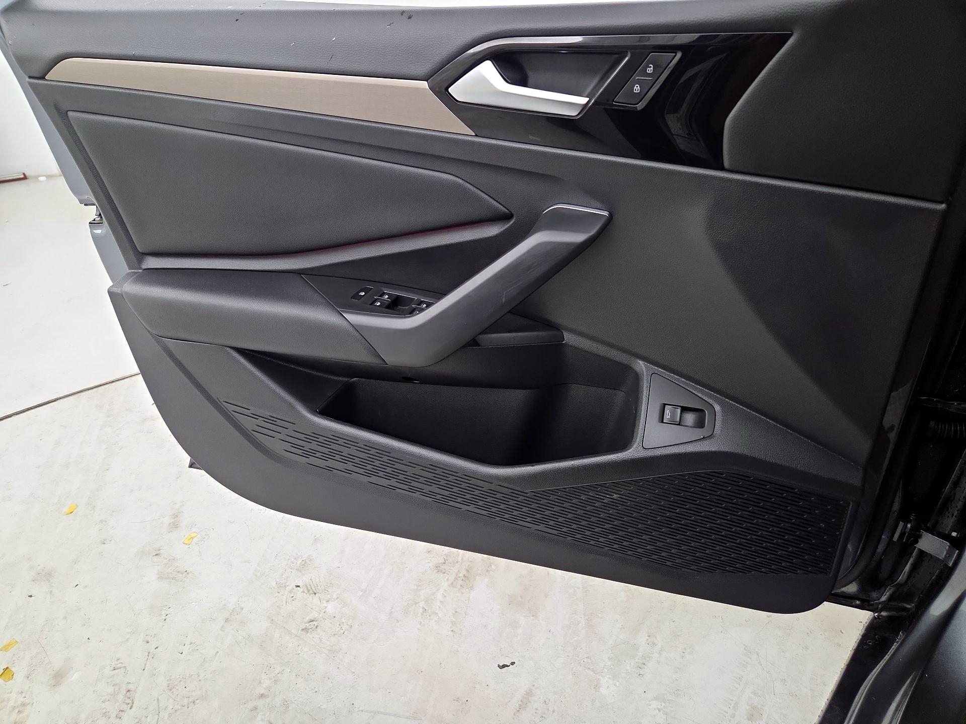Thumbnail: 2019 Volkswagen Jetta - 12