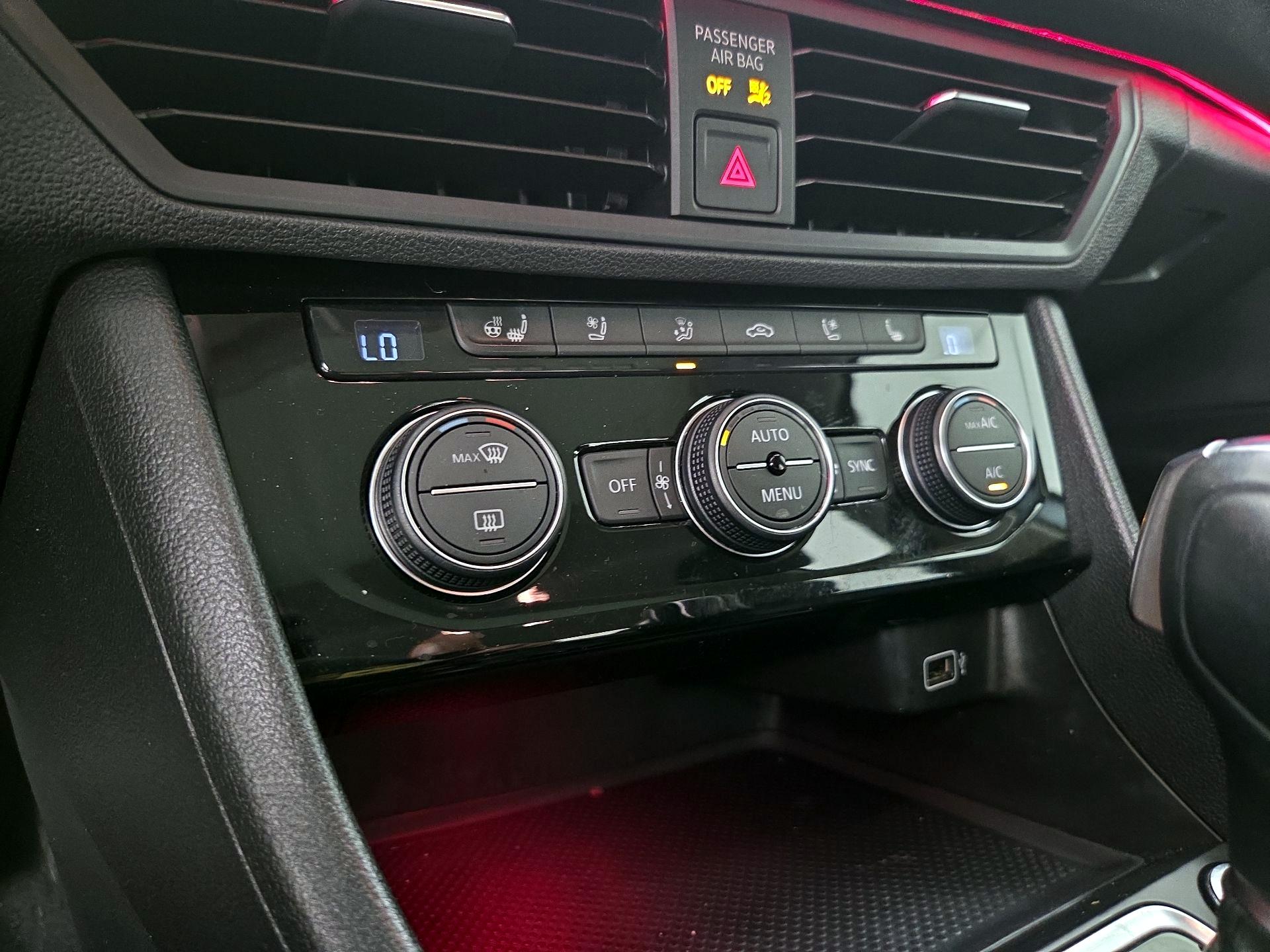 Thumbnail: 2019 Volkswagen Jetta - 17