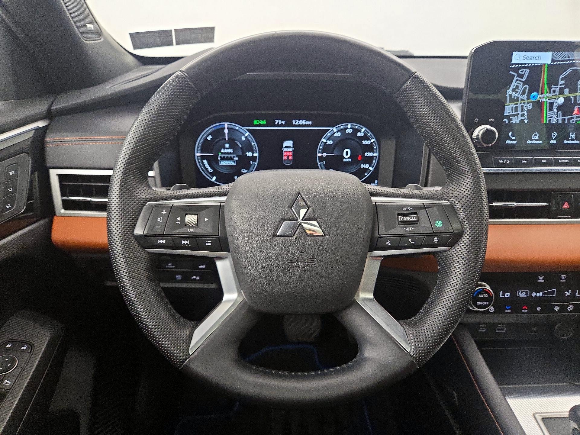 Thumbnail: 2023 Mitsubishi Outlander - 10