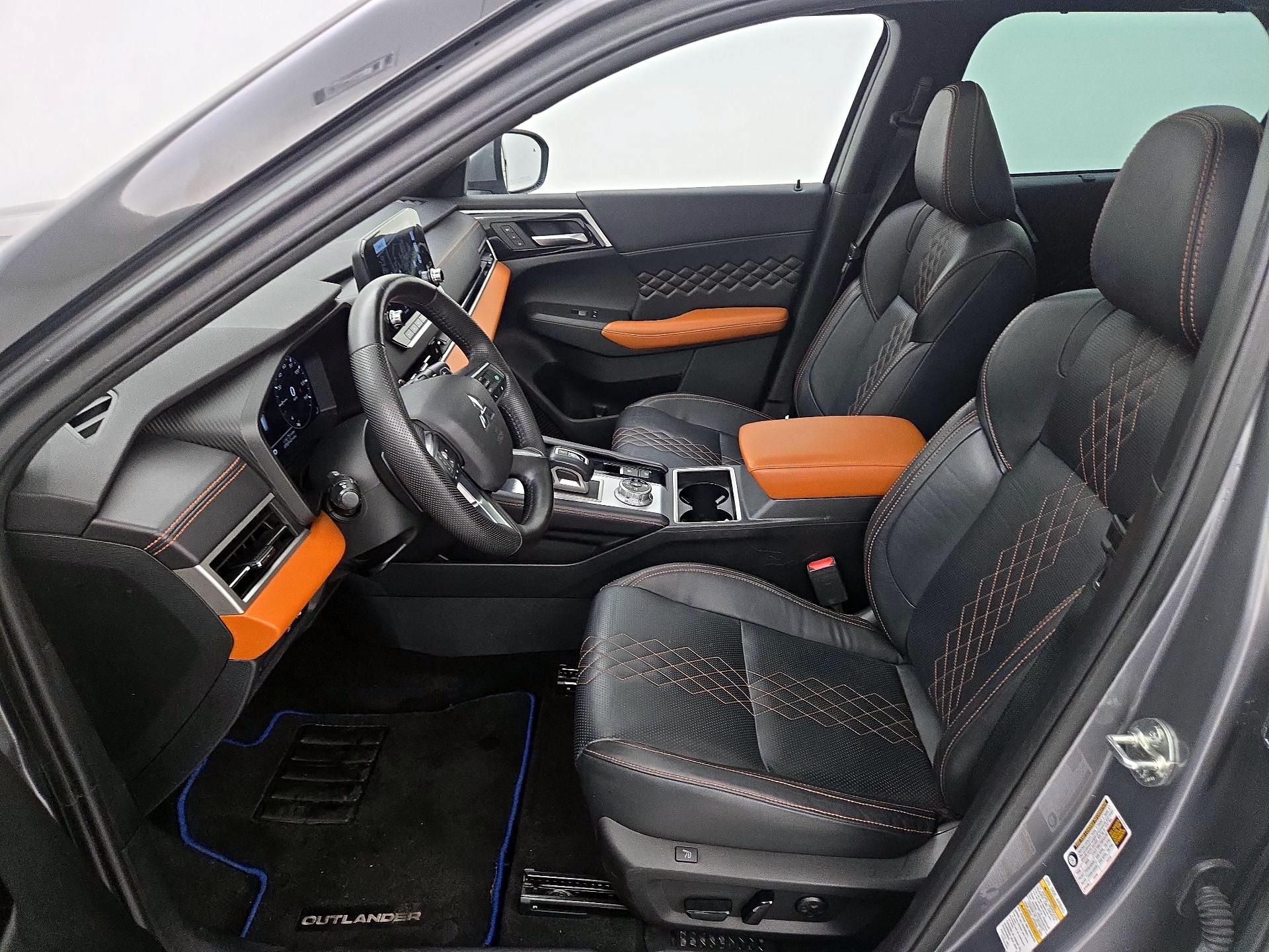 Thumbnail: 2023 Mitsubishi Outlander - 11