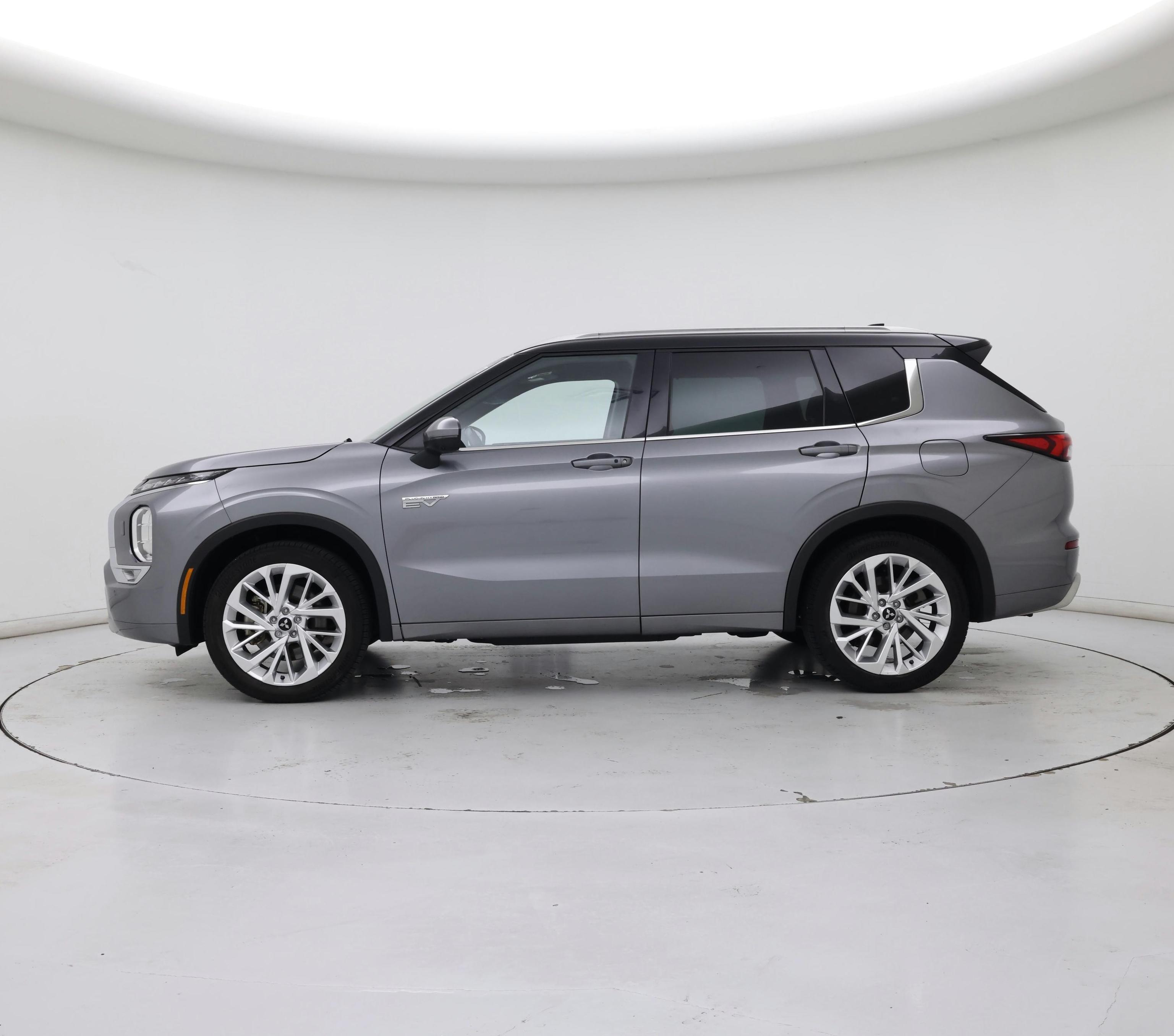 Thumbnail: 2023 Mitsubishi Outlander - 3