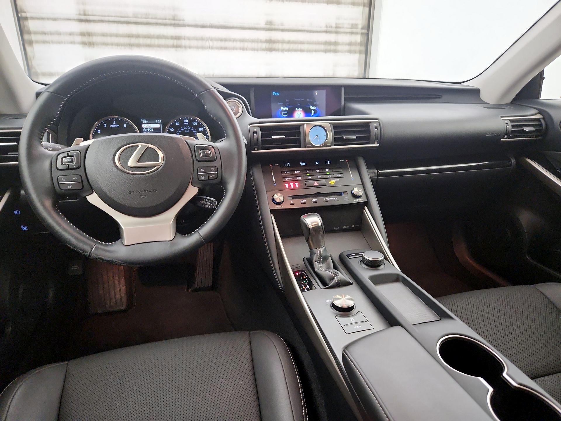 Thumbnail: 2018 Lexus IS - 9