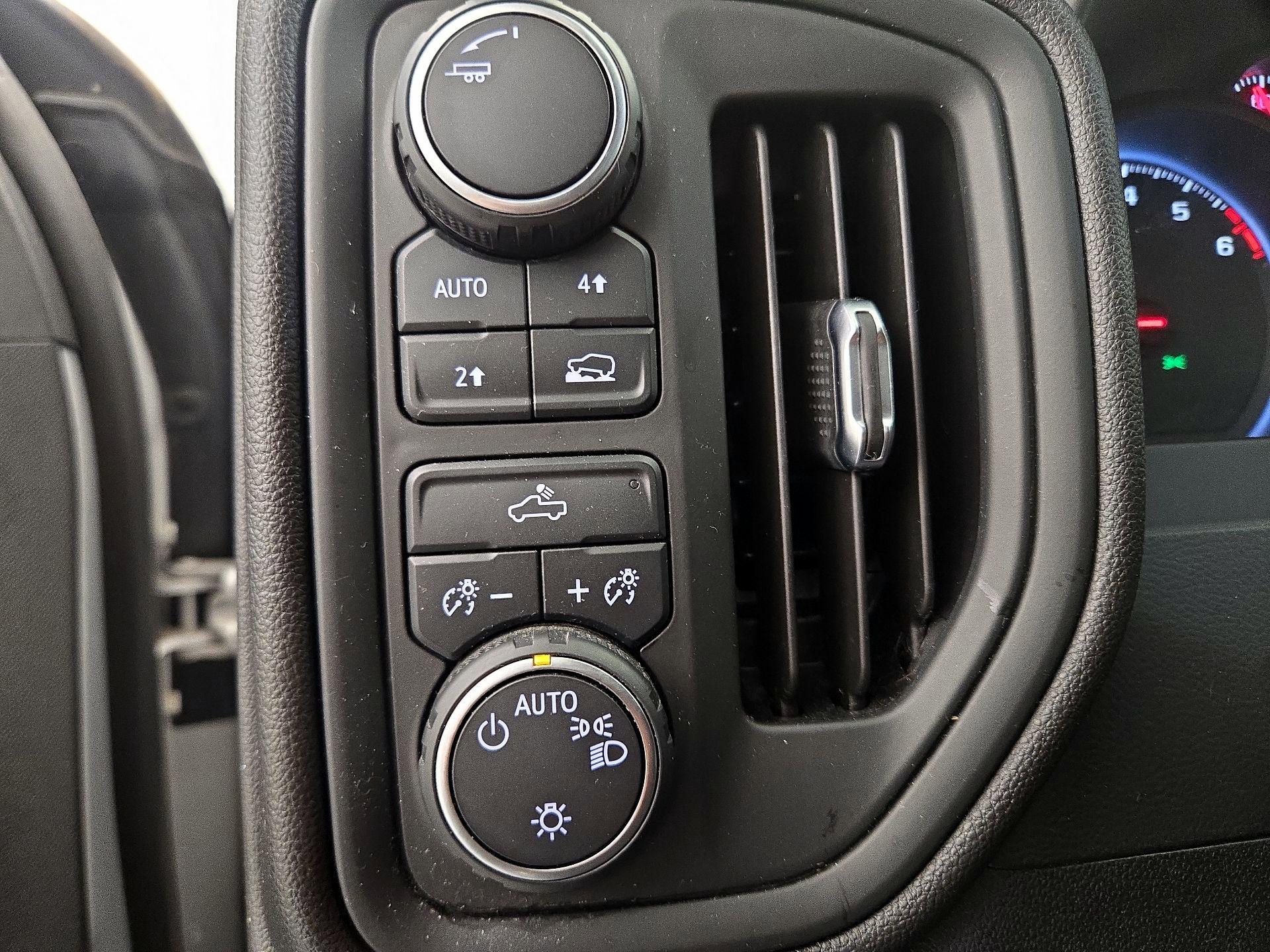 Thumbnail: 2021 Chevrolet Silverado 1500 - 13