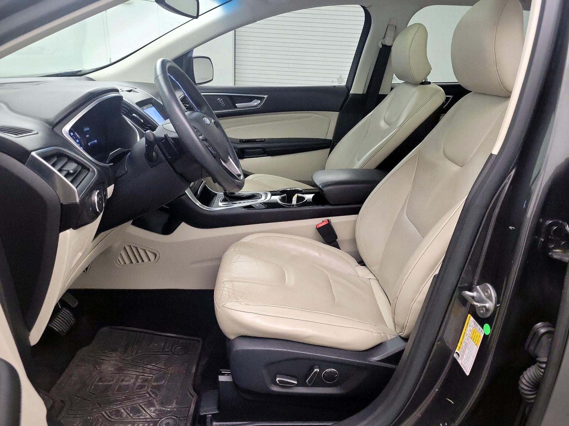 Thumbnail: 2016 Ford Edge - 11