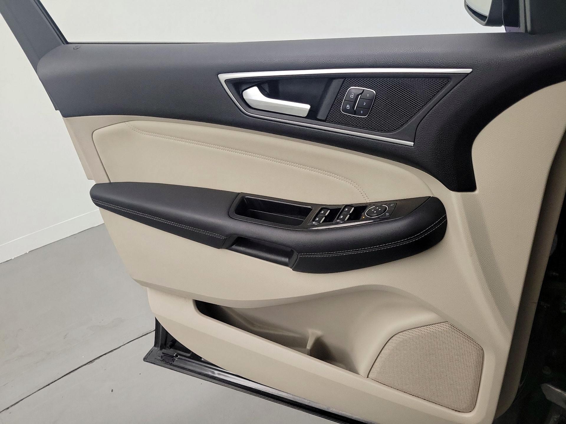 Thumbnail: 2016 Ford Edge - 12
