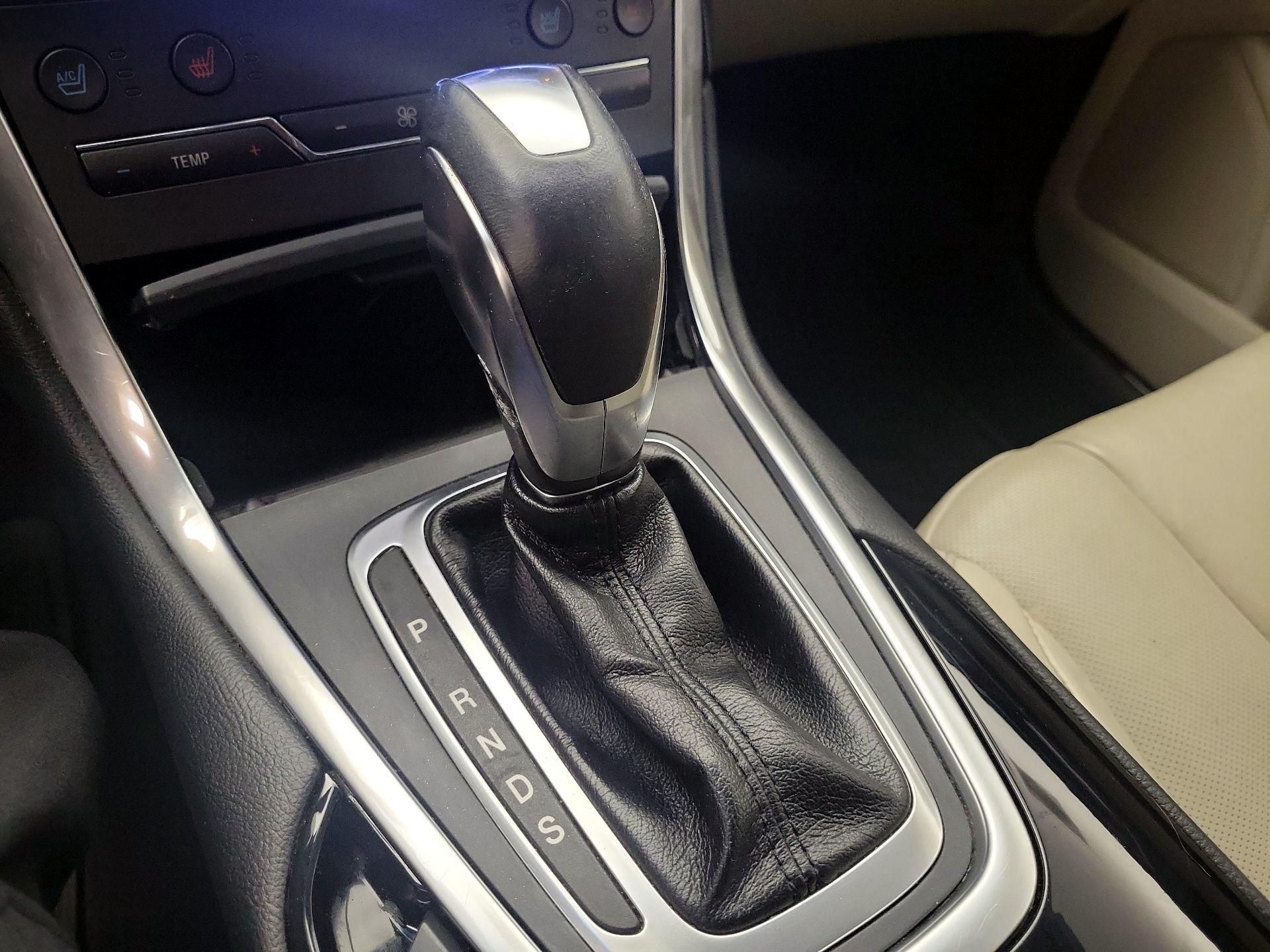 Thumbnail: 2016 Ford Edge - 17
