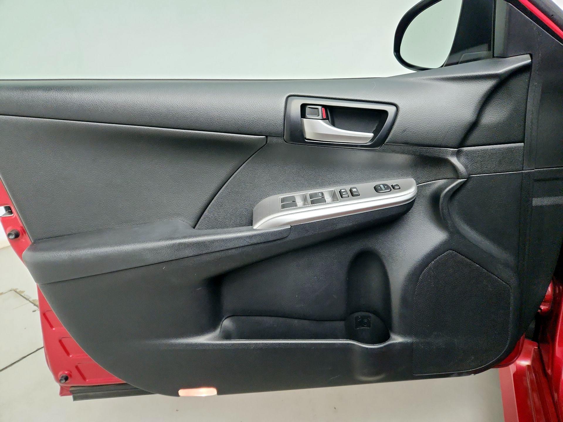 Thumbnail: 2014 Toyota Camry - 12