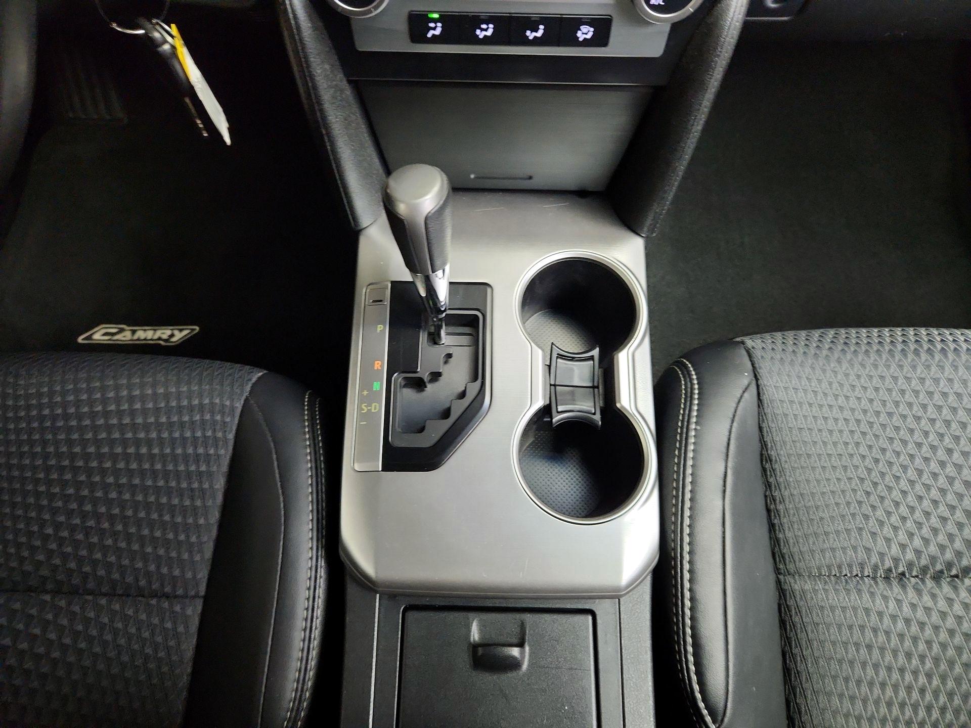 Thumbnail: 2014 Toyota Camry - 16