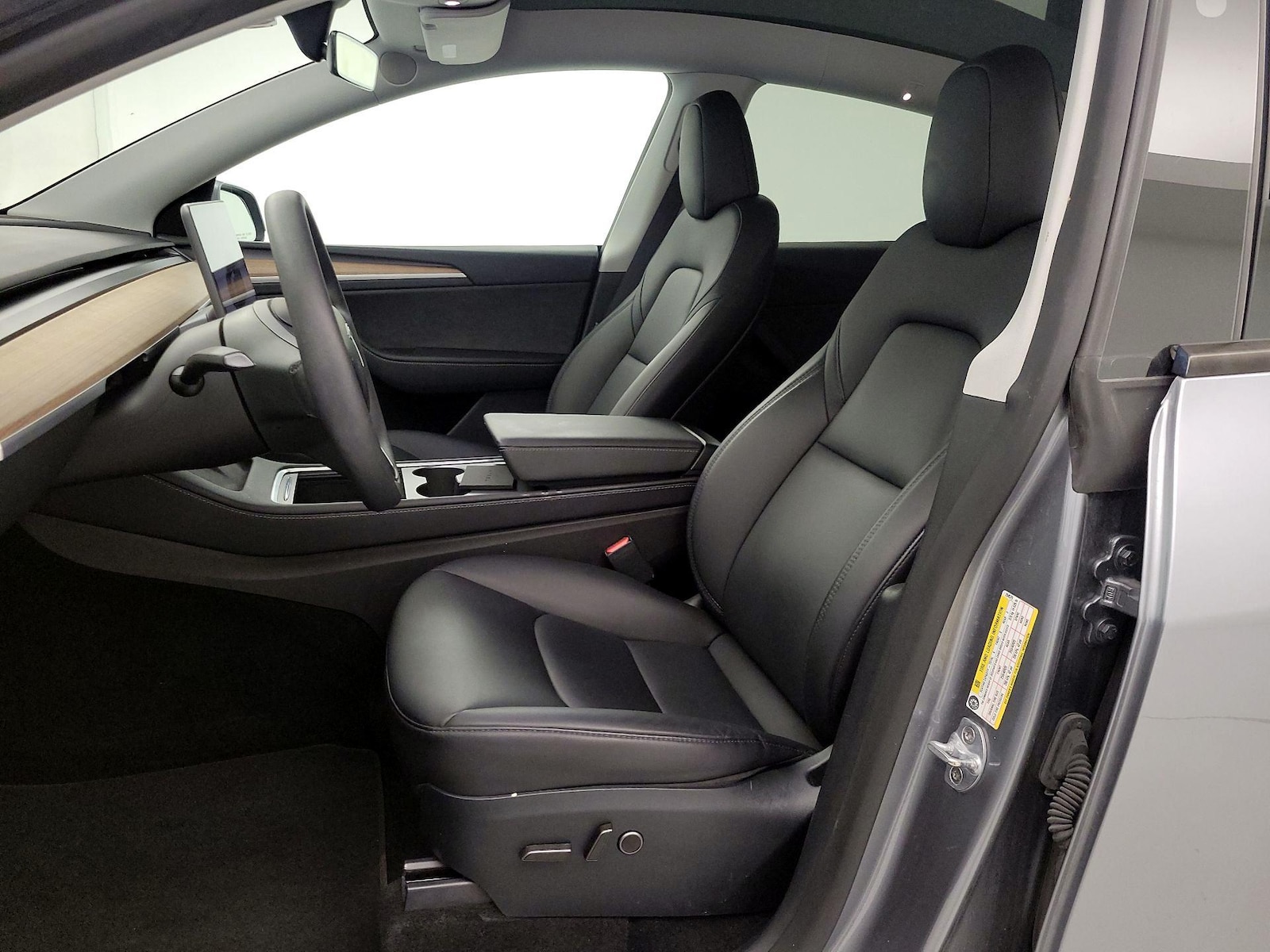 2024 Tesla Model Y Long Range - Photo 12