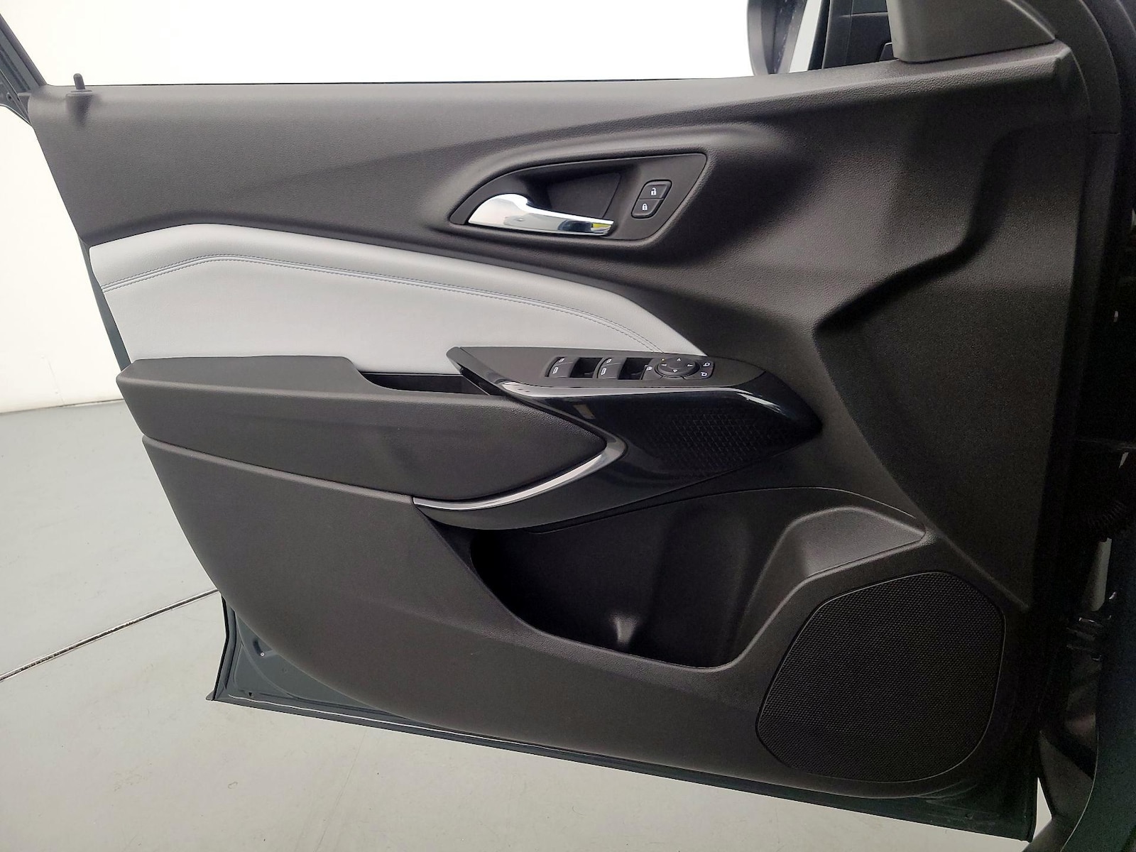2025 Chevrolet Trax LT - Photo 13