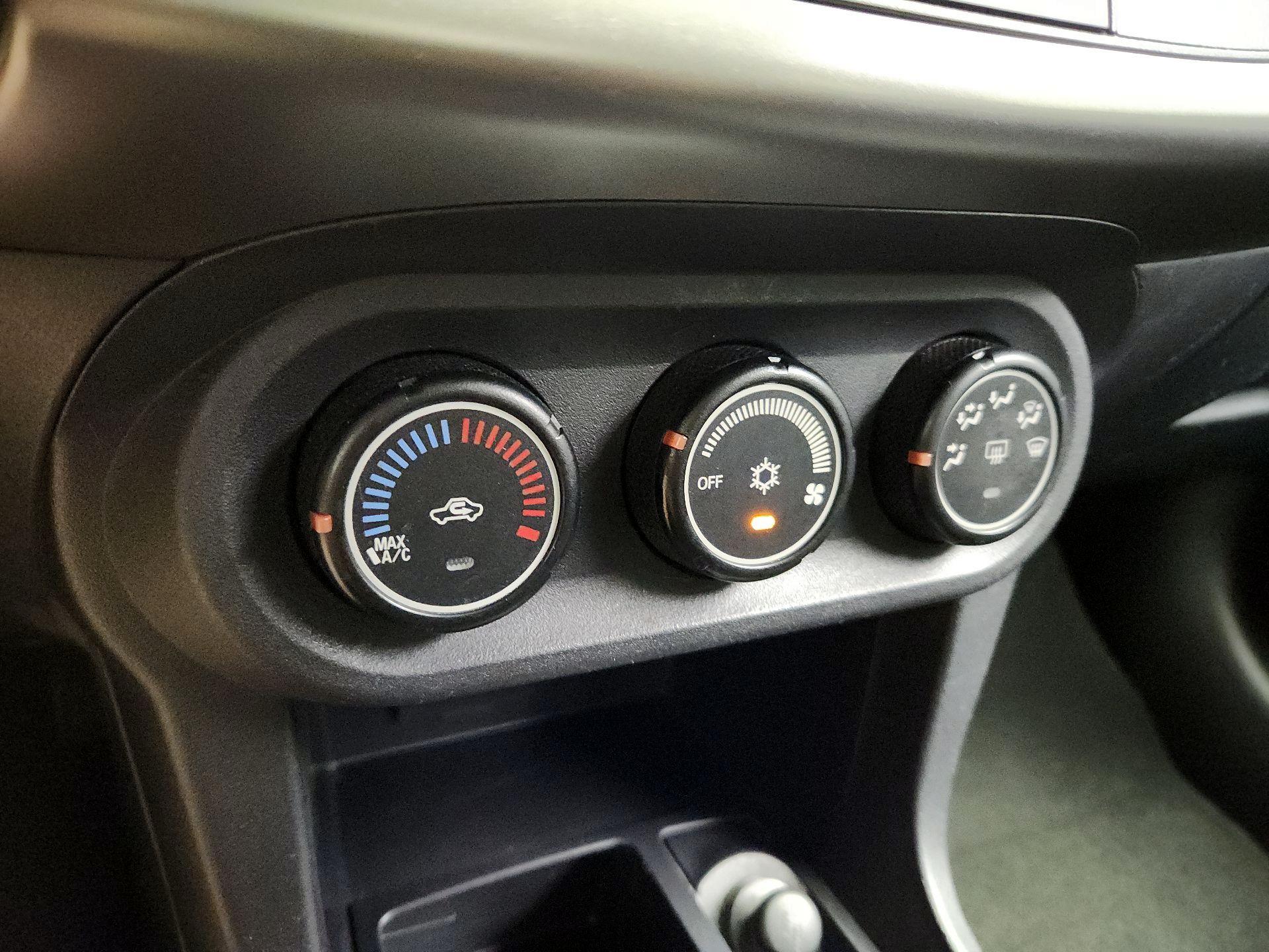 Thumbnail: 2014 Mitsubishi Lancer - 15