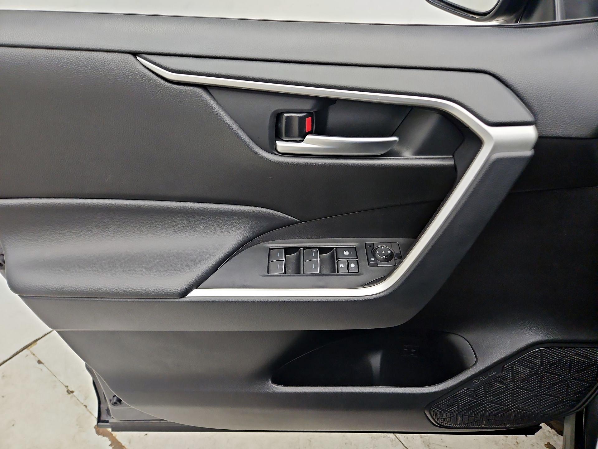 Thumbnail: 2025 Toyota RAV4 - 12