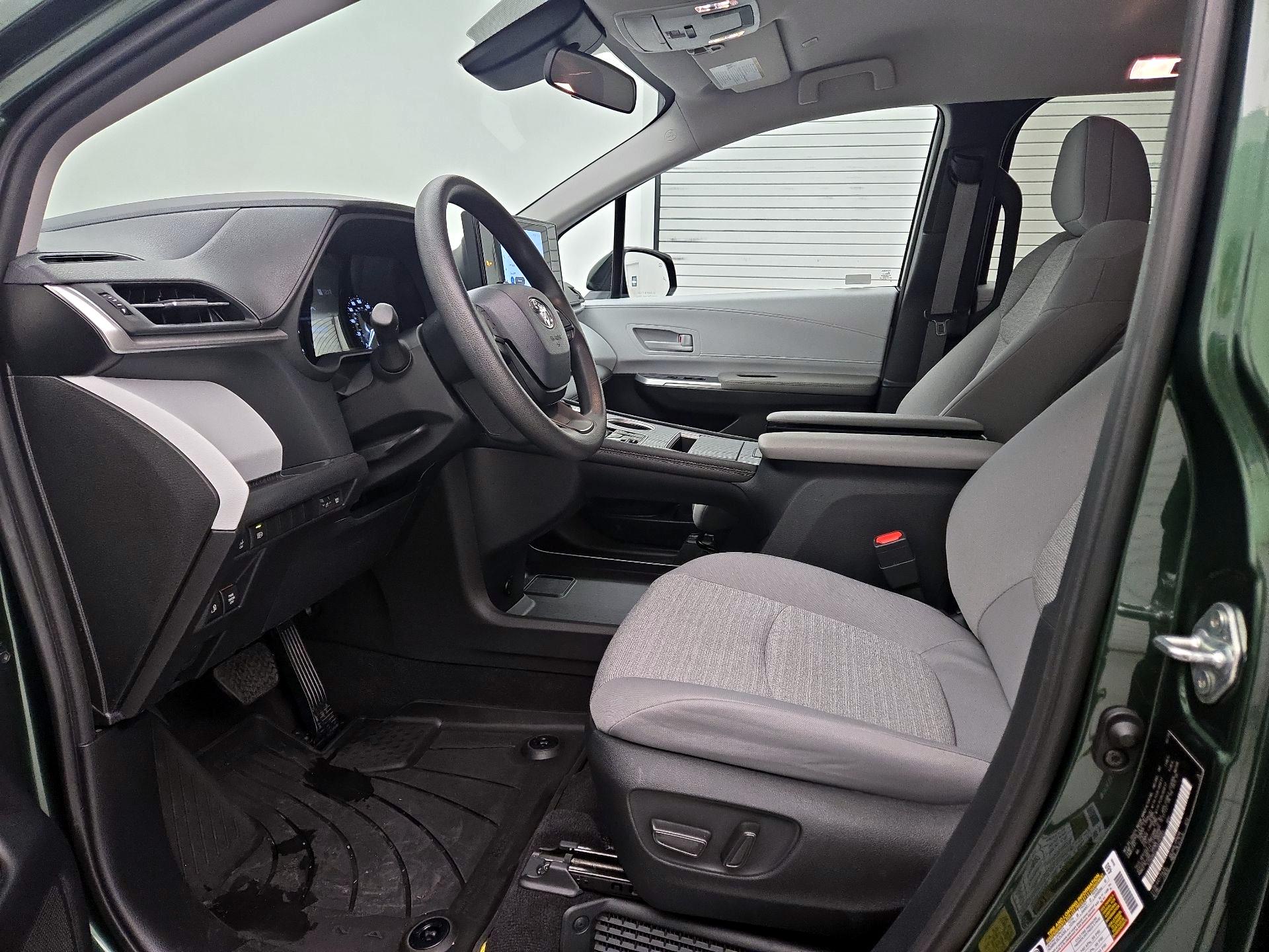 Thumbnail: 2025 Toyota Sienna - 11