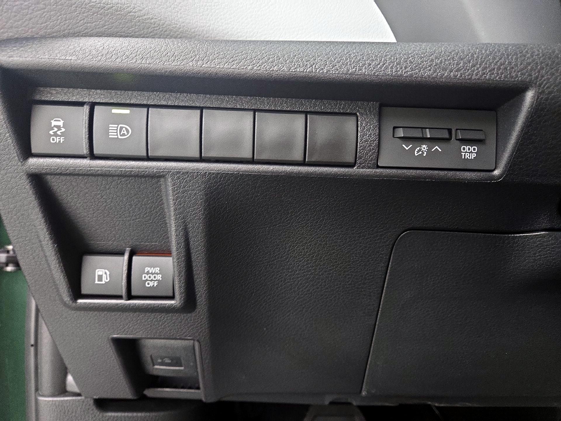 Thumbnail: 2025 Toyota Sienna - 13