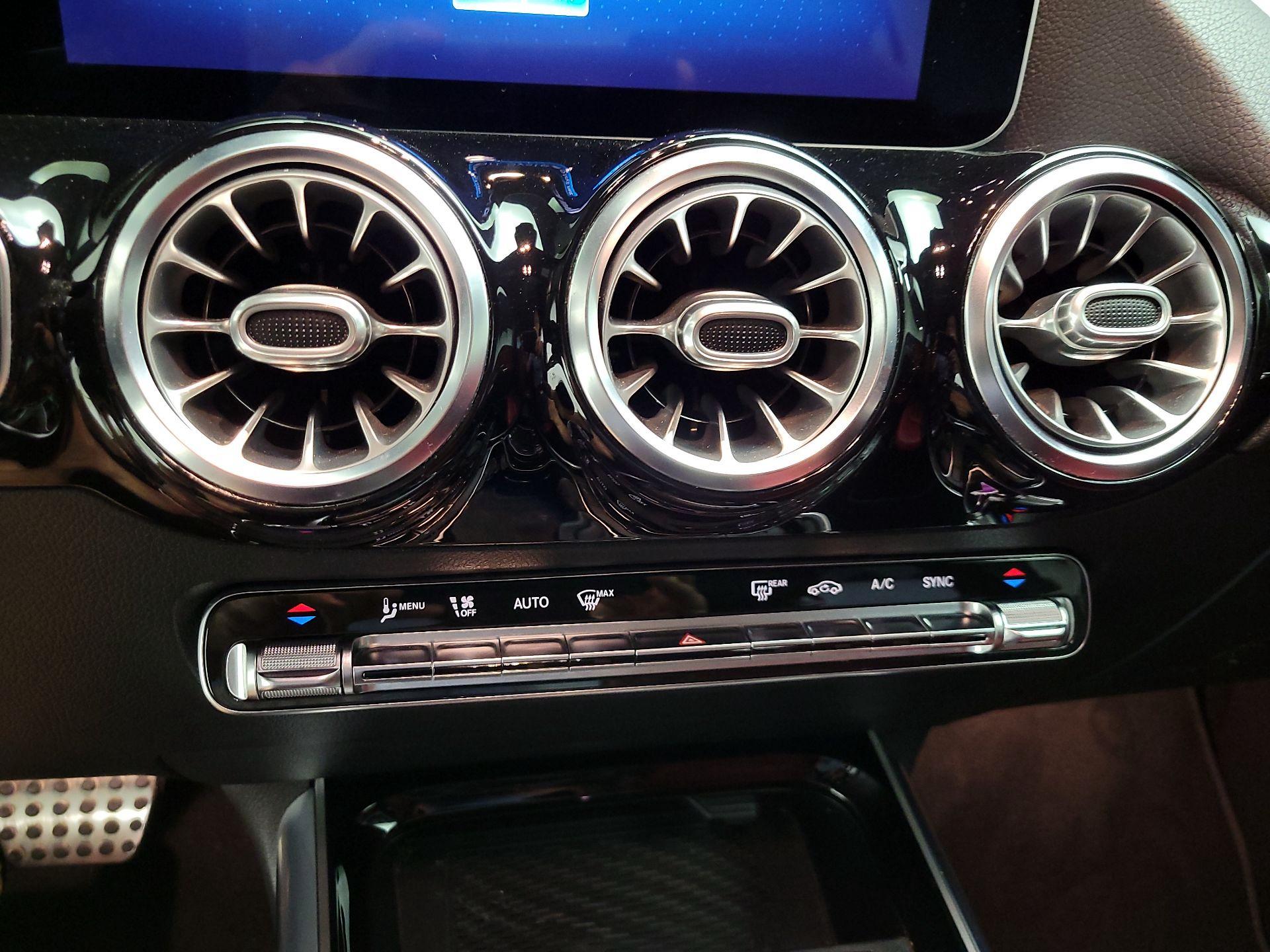 Thumbnail: 2021 Mercedes-Benz GLA - 17