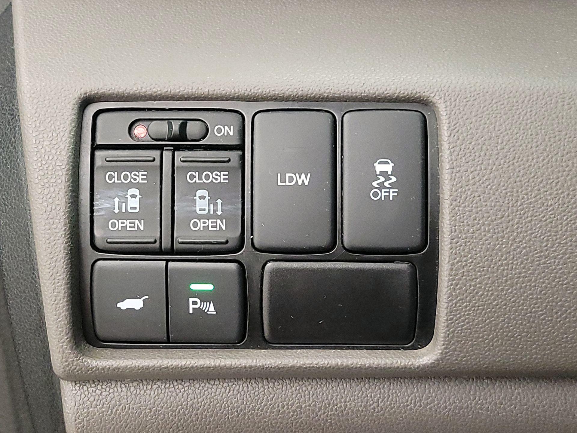 Thumbnail: 2016 Honda Odyssey - 13