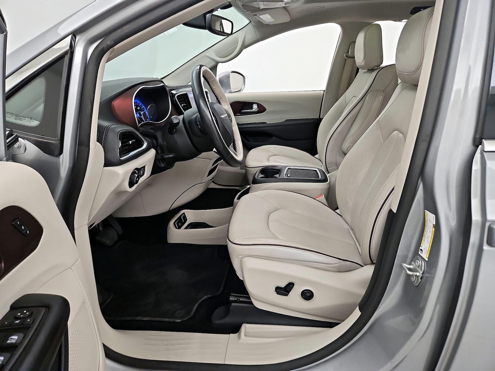 2020 Chrysler Pacifica Limited - Photo 12