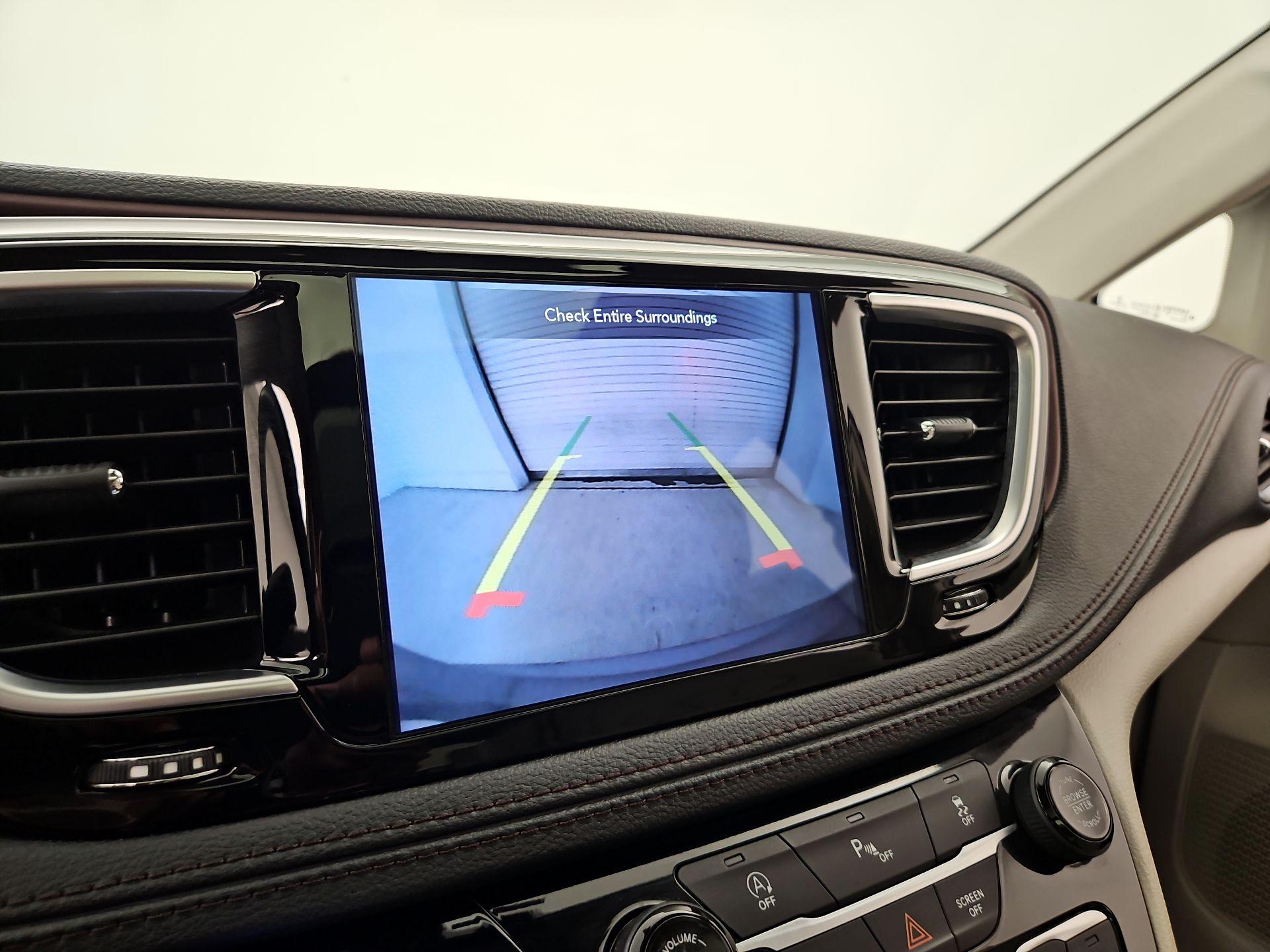 Thumbnail: 2020 Chrysler Pacifica - 15