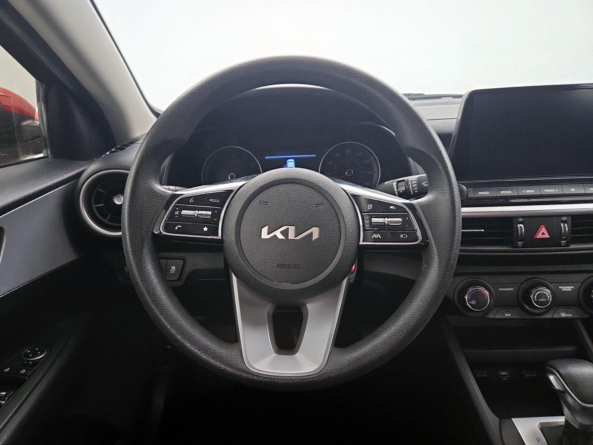 Thumbnail: 2022 Kia Forte - 10