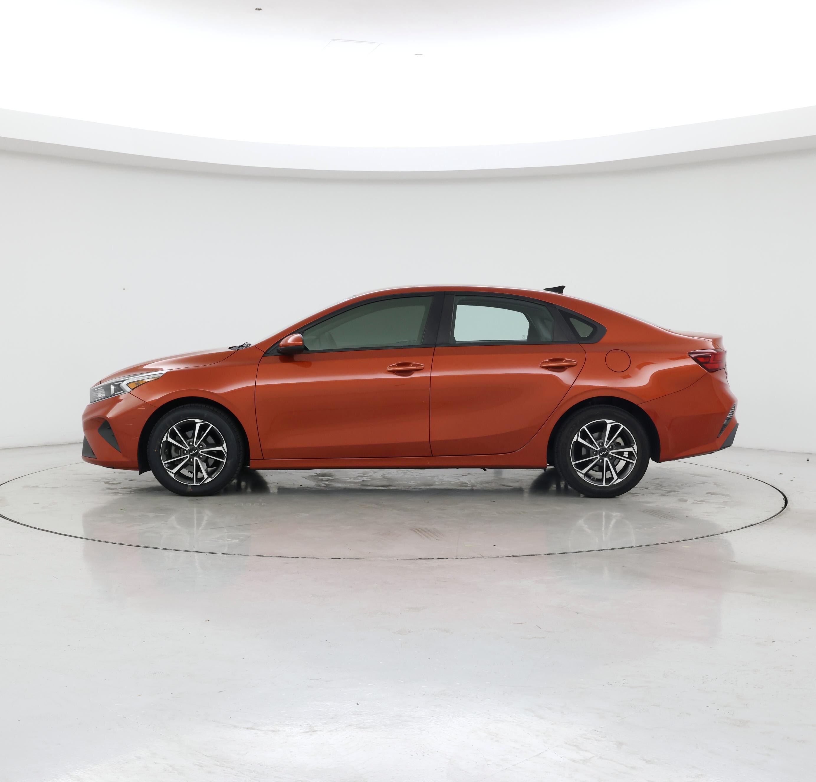 Thumbnail: 2022 Kia Forte - 3