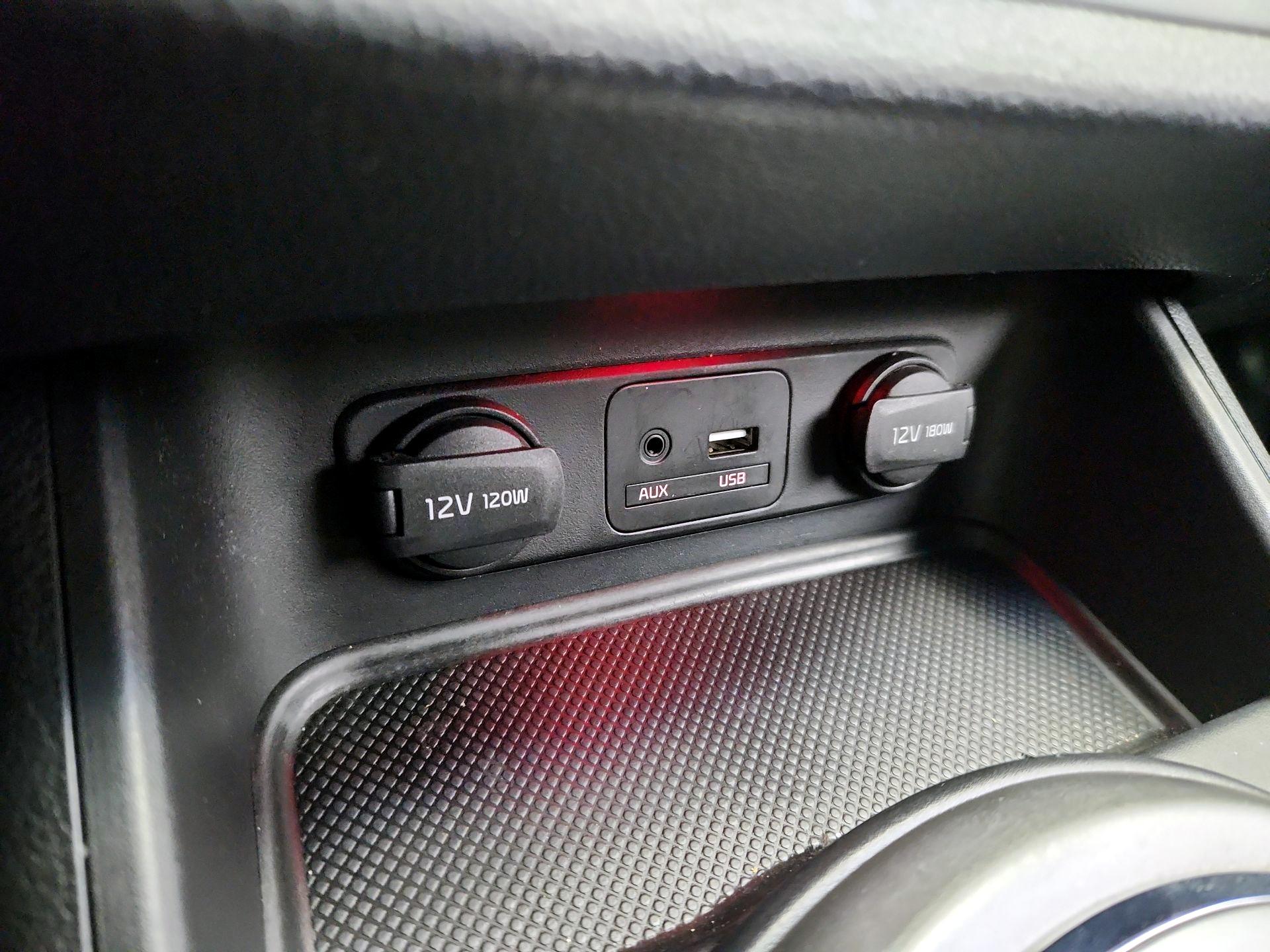 Thumbnail: 2015 Kia Sportage - 17