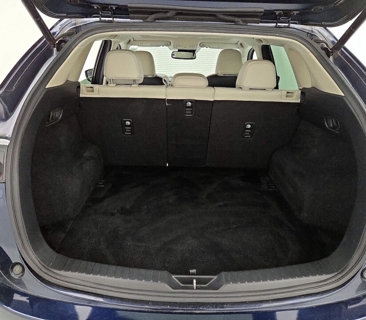 Trunk/Cargo (Seats Up)