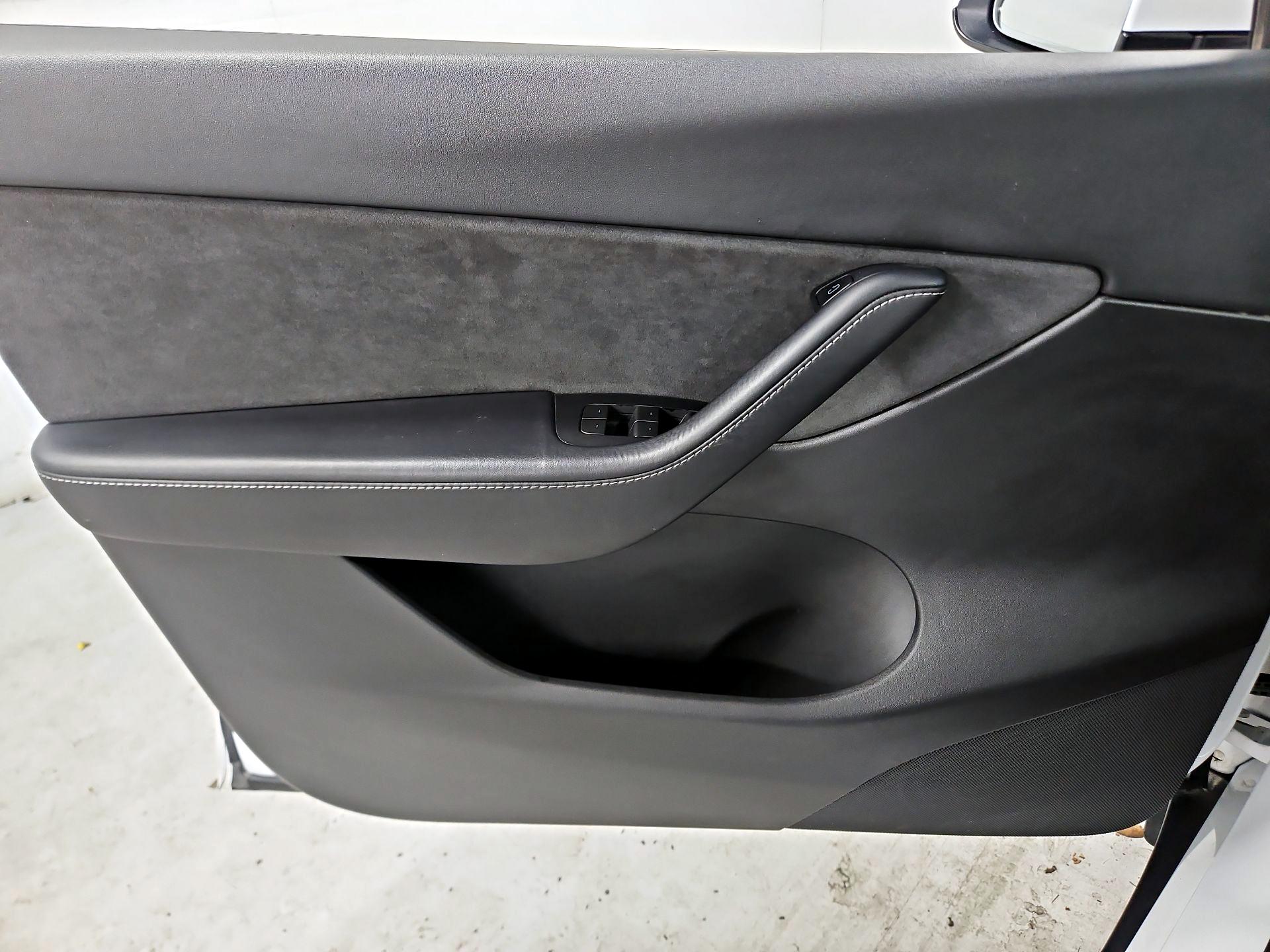Thumbnail: 2022 Tesla Model Y - 12
