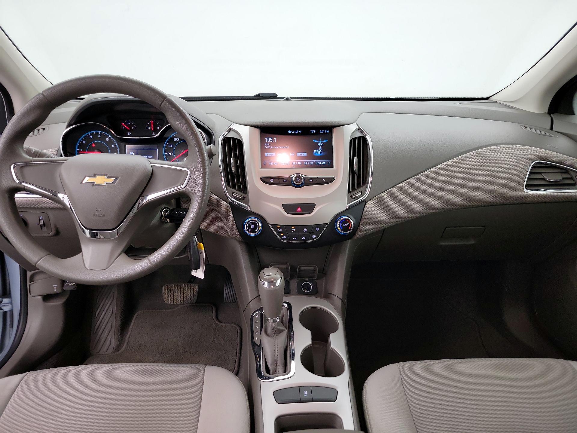 Thumbnail: 2018 Chevrolet Cruze - 9