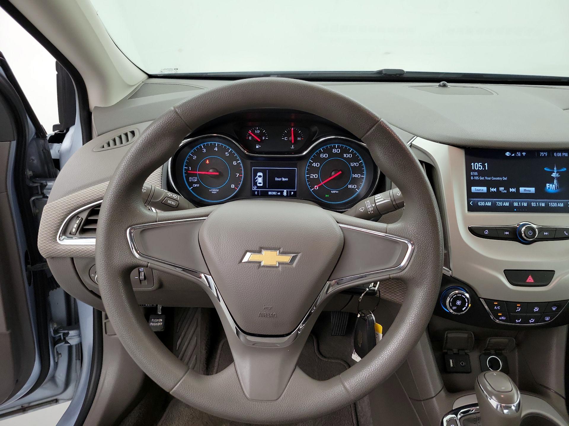Thumbnail: 2018 Chevrolet Cruze - 10