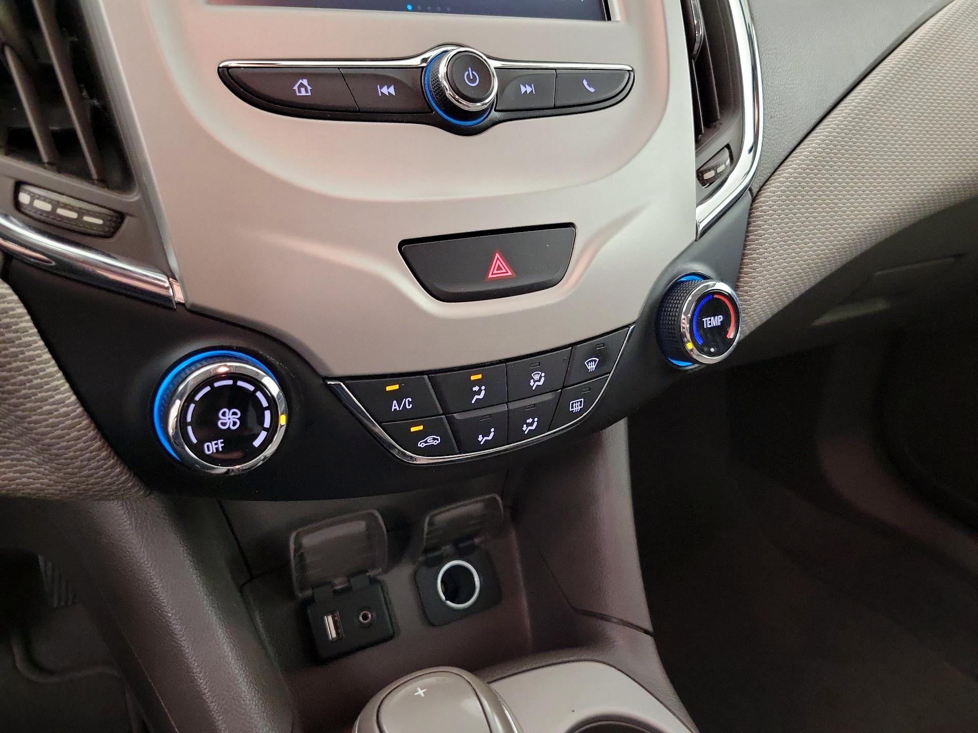 Thumbnail: 2018 Chevrolet Cruze - 16