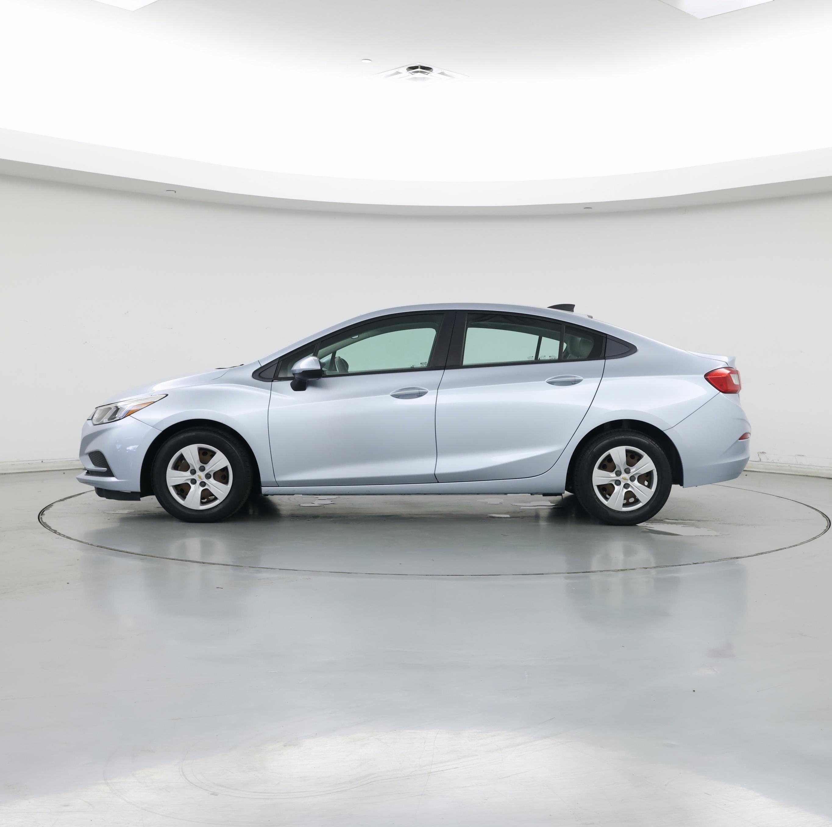 Thumbnail: 2018 Chevrolet Cruze - 3