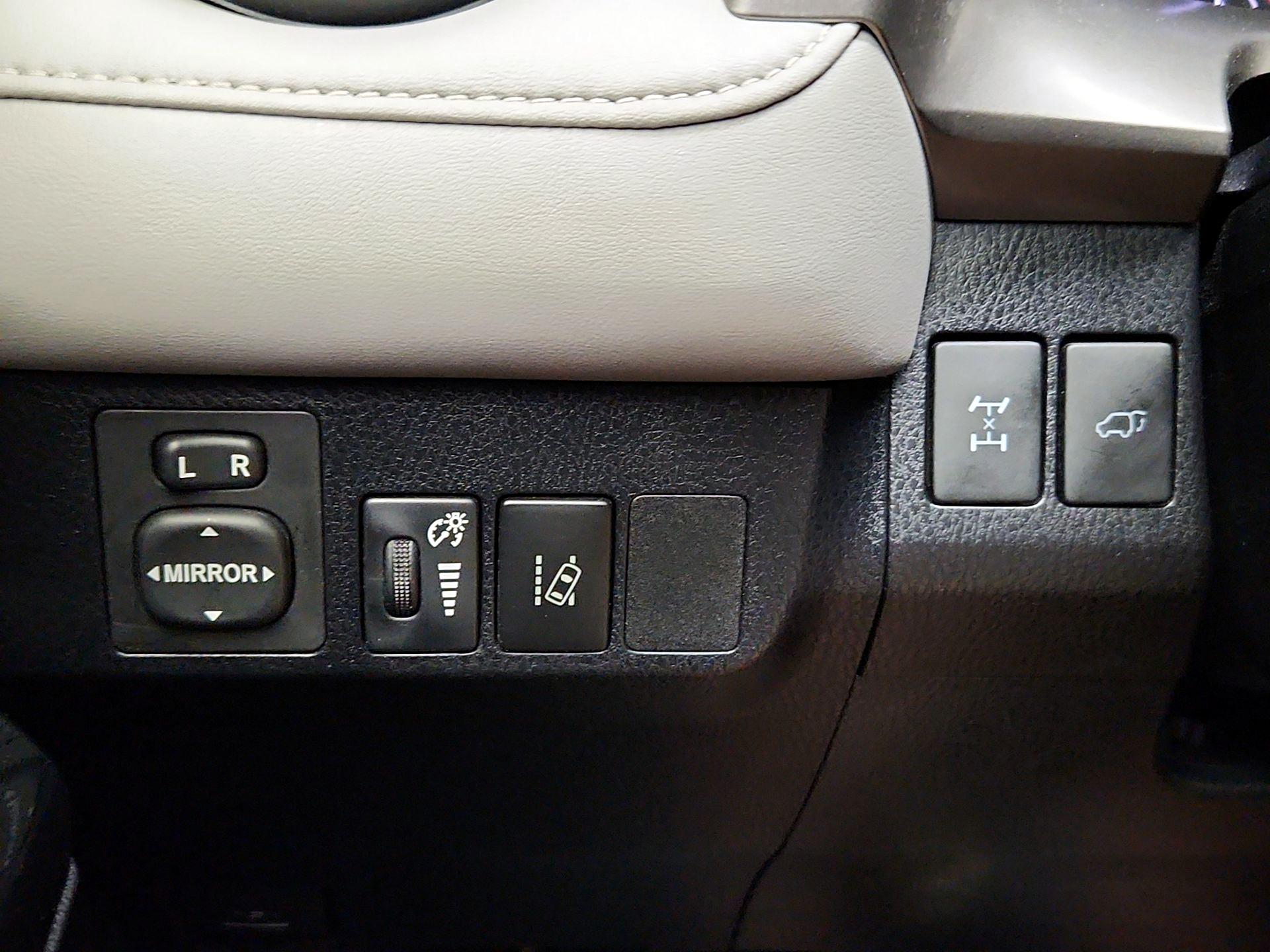 Thumbnail: 2018 Toyota RAV4 - 13