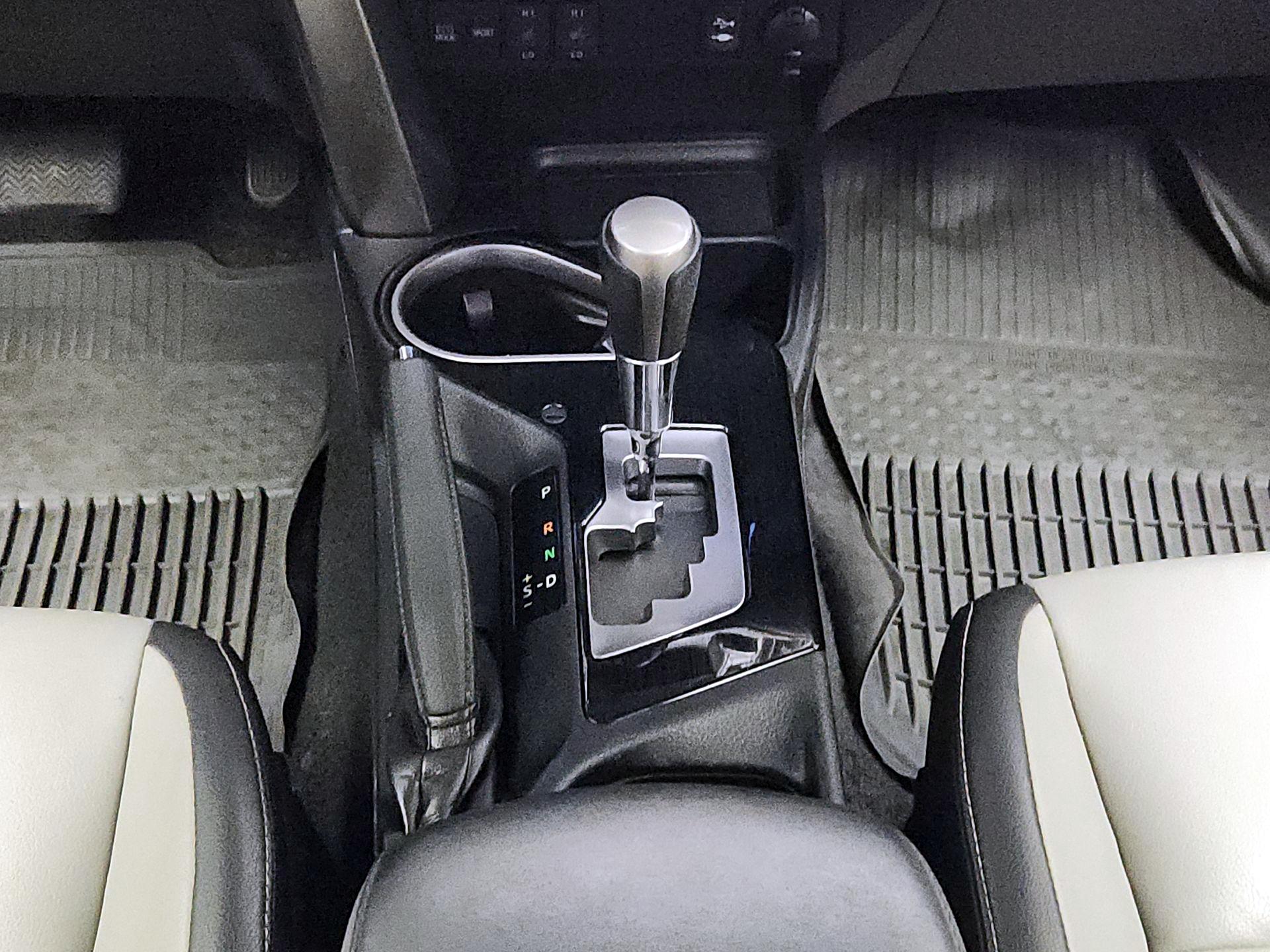 Thumbnail: 2018 Toyota RAV4 - 17