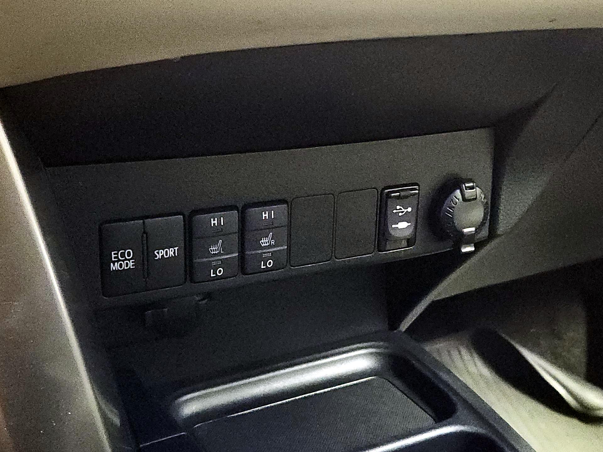Thumbnail: 2018 Toyota RAV4 - 18