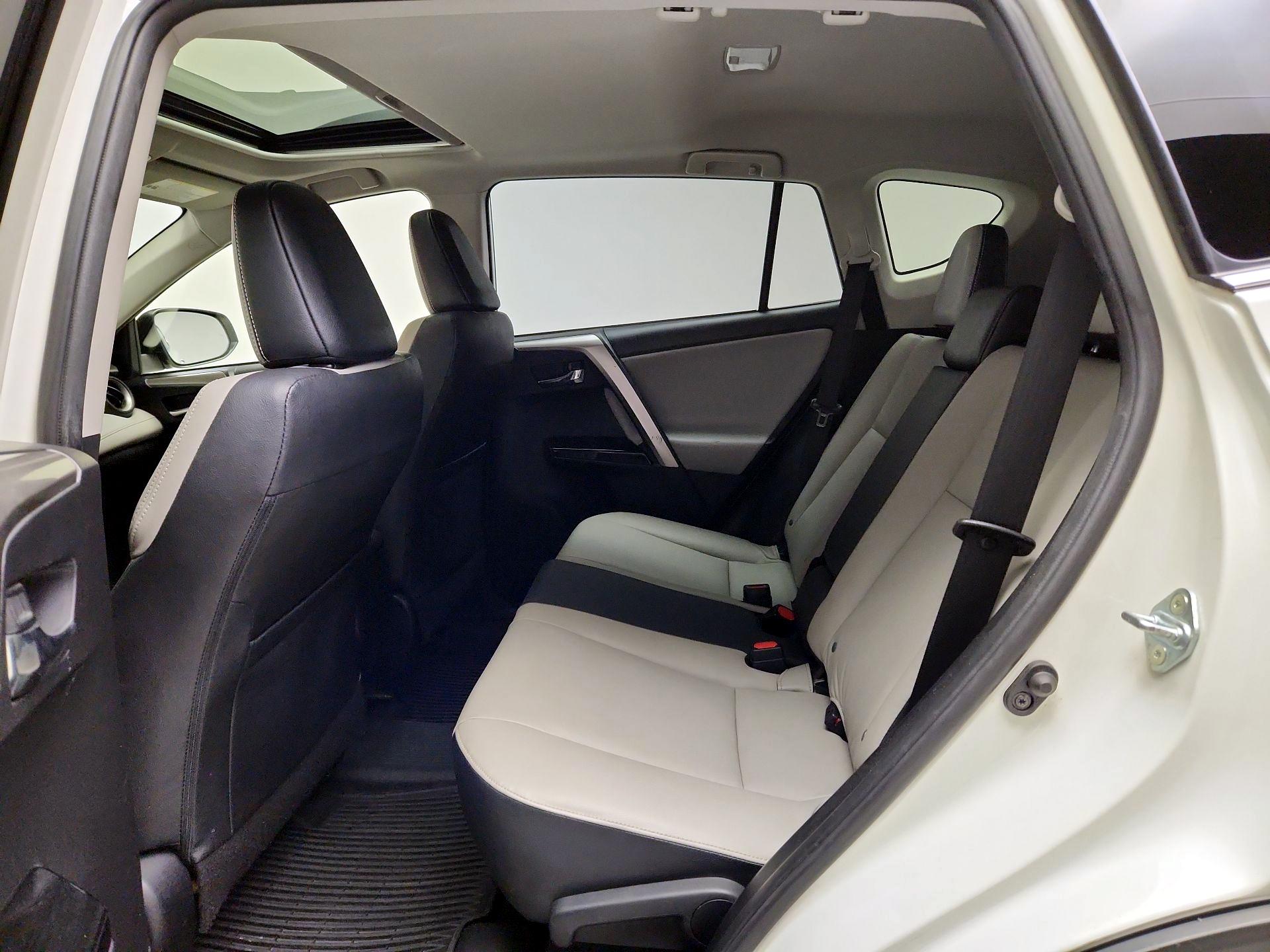 Thumbnail: 2018 Toyota RAV4 - 20