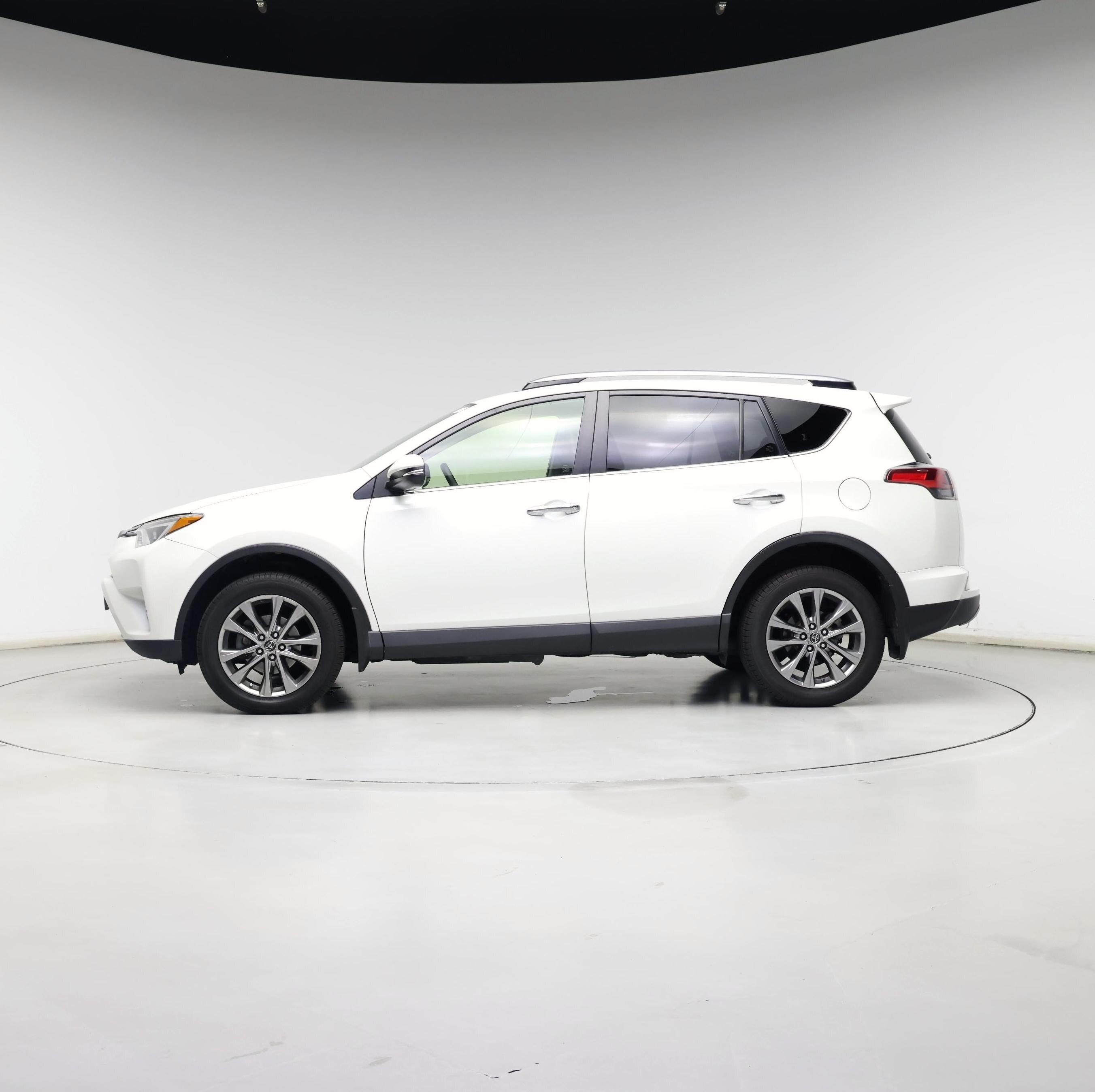 Thumbnail: 2018 Toyota RAV4 - 3