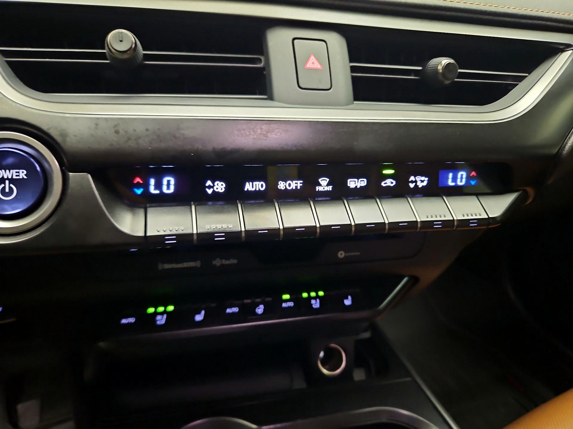 Thumbnail: 2019 Lexus UX - 16